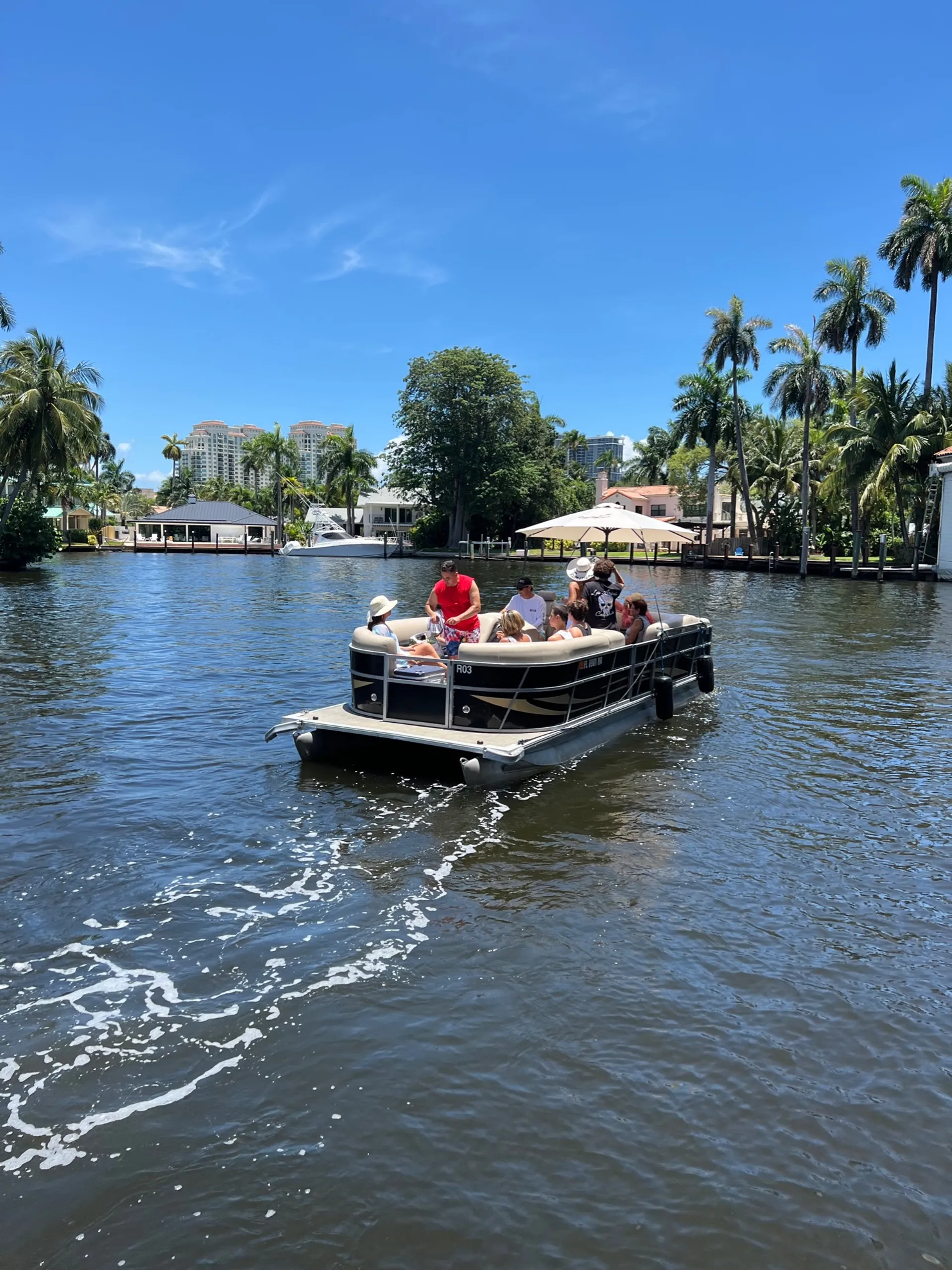 Comfortable and spacious 28’ Pontoon 
