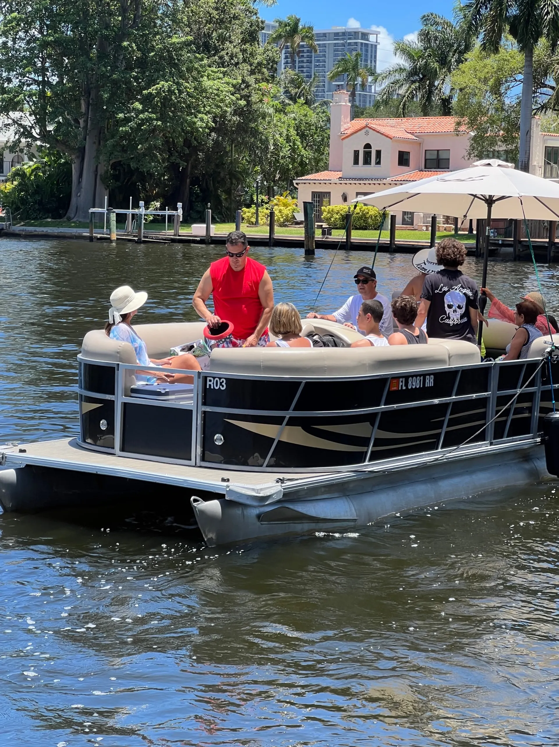 Comfortable and spacious 28’ Pontoon 