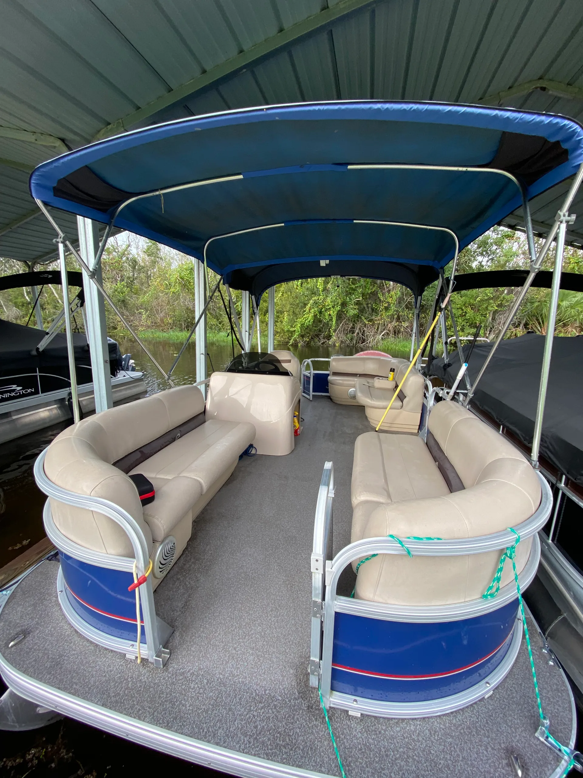 SUN TRACKER PARTY BARGE 18 DLX in Tavares, FL — photo 2