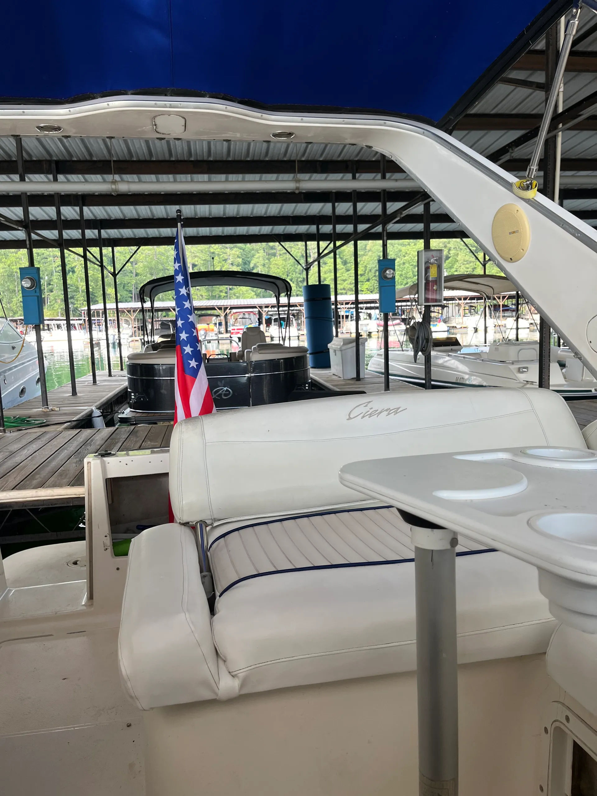 Bayliner 2855 Ciera Sunbridge in Cartersville, GA — photo 2