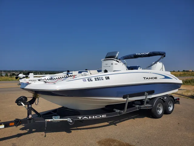 Rent a TAHOE BY TRACKER MARINE deck boat in Godley, TX near me