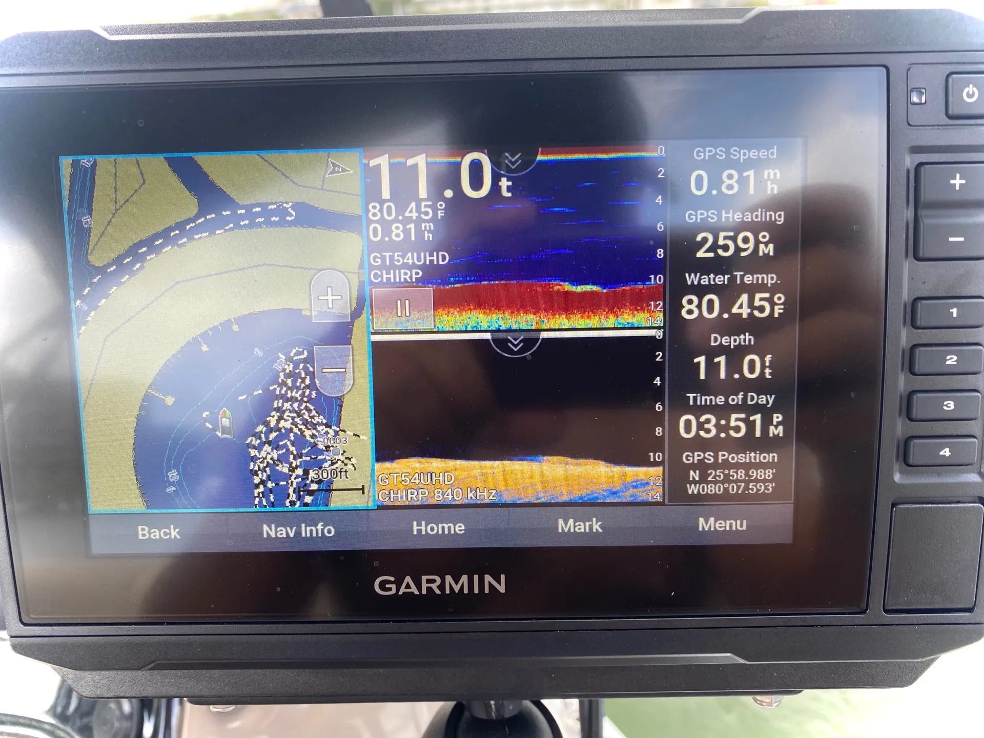 SUN TRACKER PARTY BARGE 18 DLX in Hallandale Beach, FL — photo 7