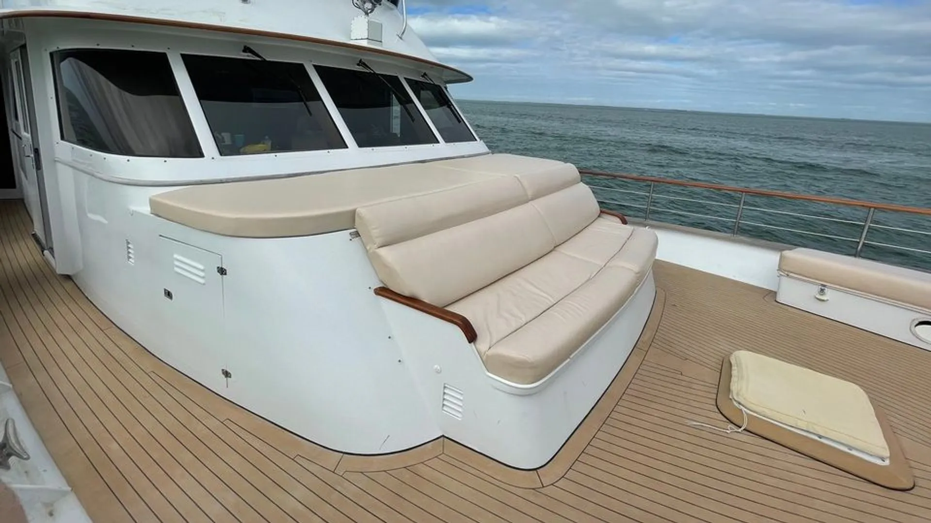 Burger Motor Yacht Flybridge in Treasure Island, FL — photo 3