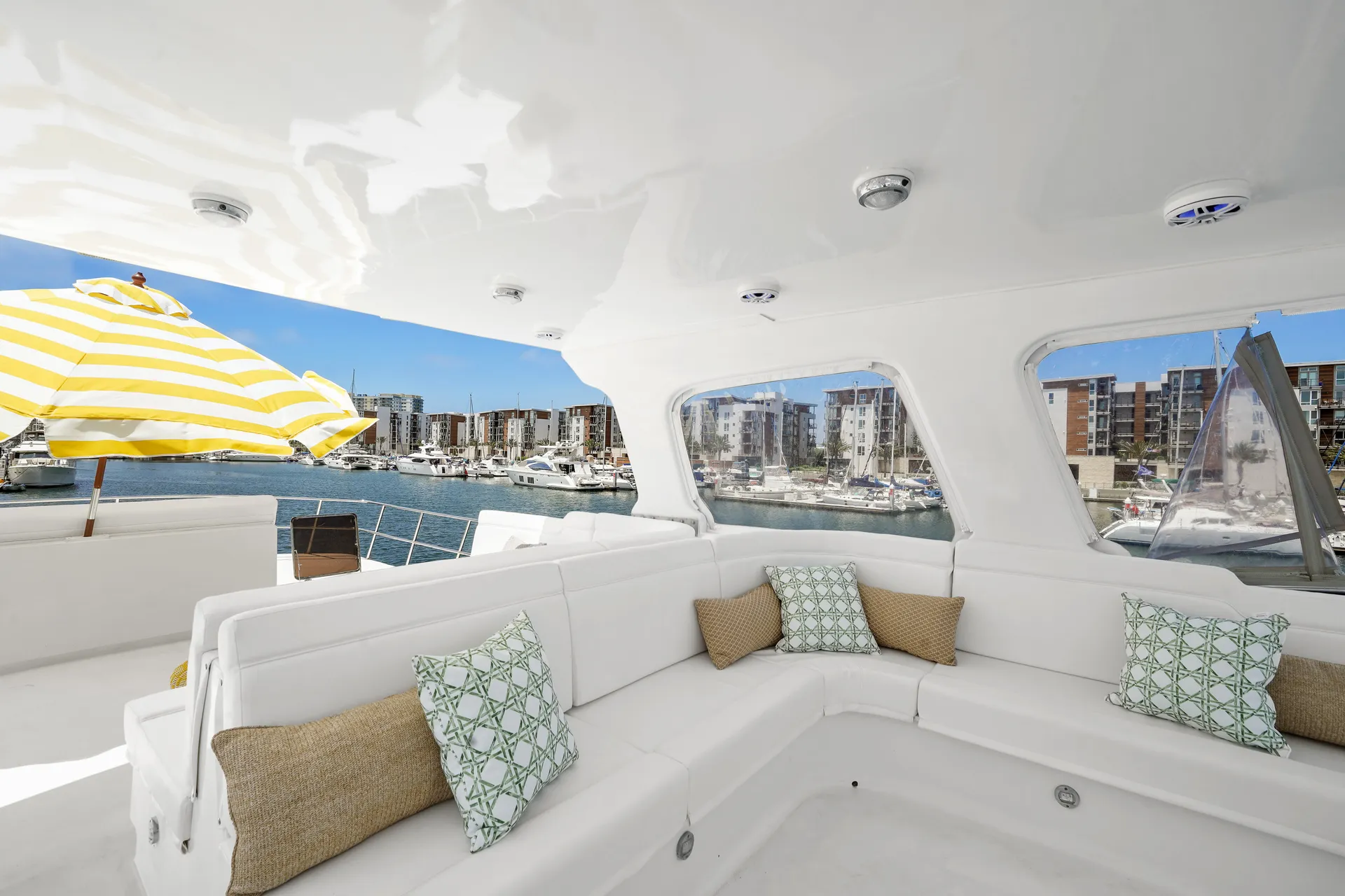 2015 70 ft defevor yacht lots of toys out door bar 