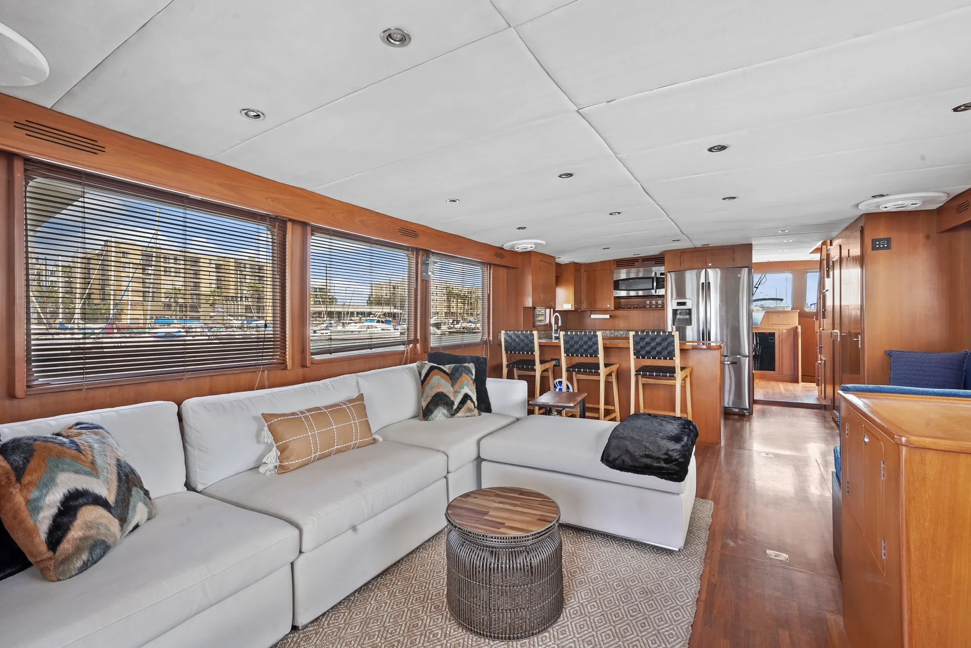 2015 70 ft defevor yacht lots of toys out door bar 