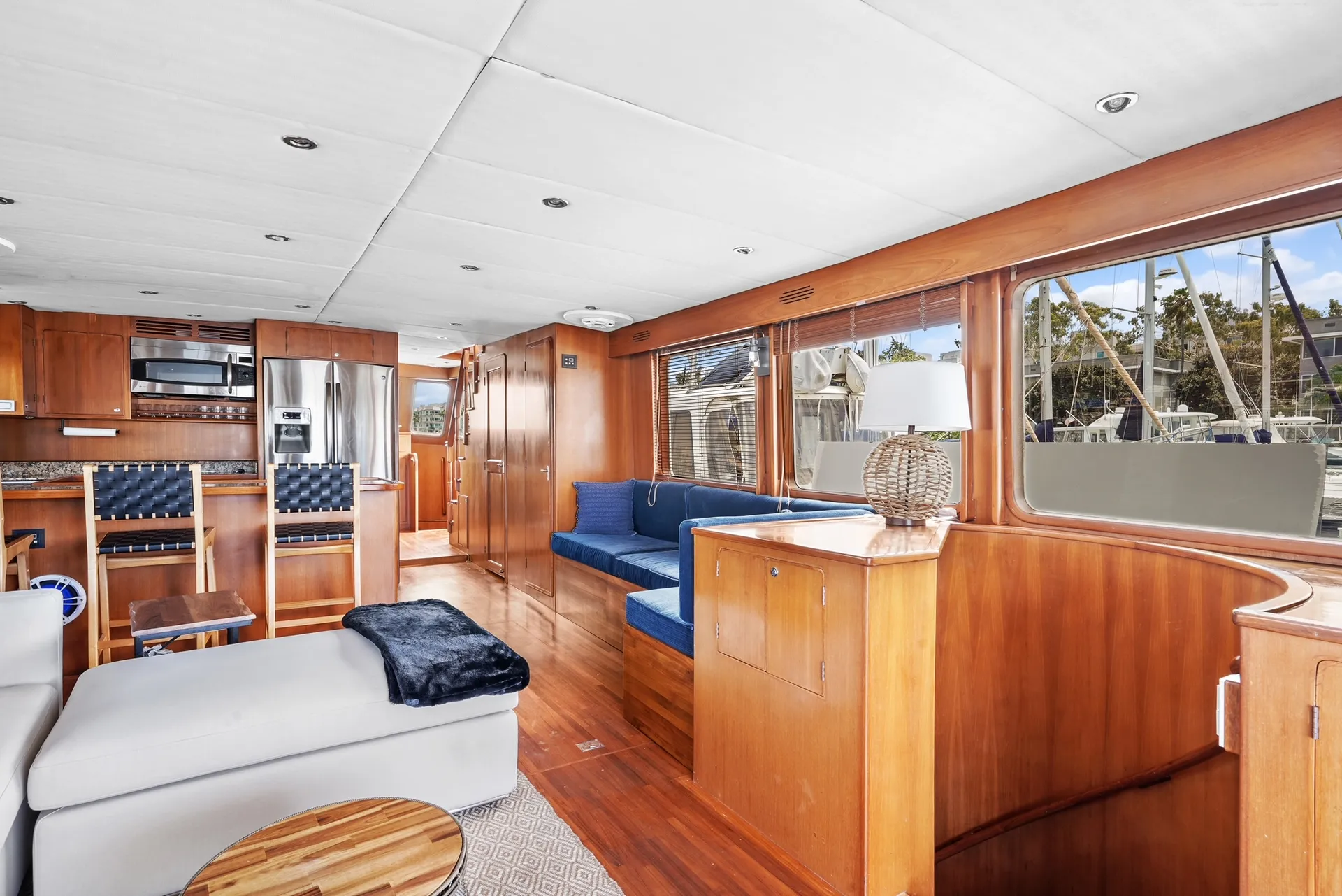 2015 70 ft defevor yacht lots of toys out door bar 