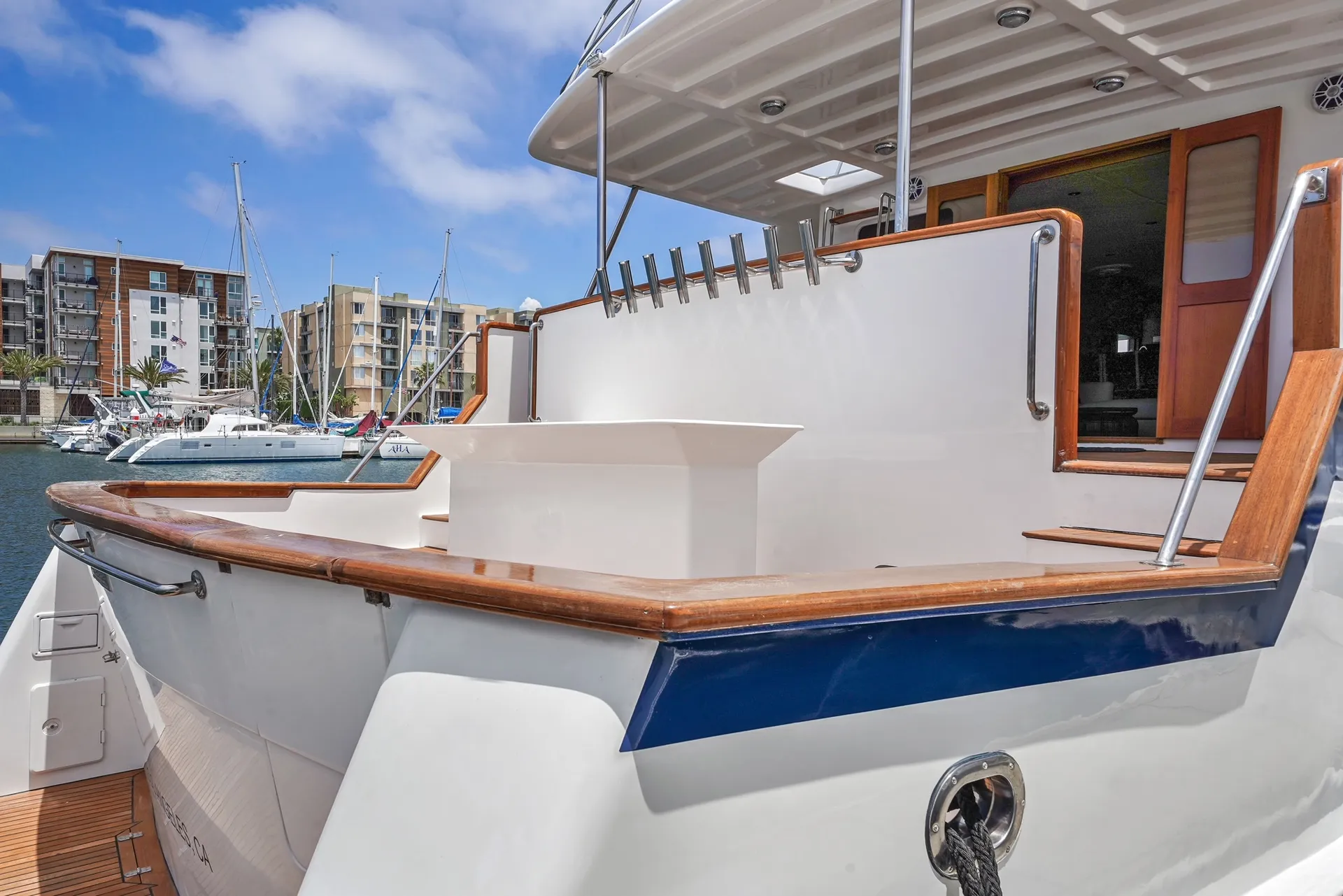 2015 70 ft defevor yacht lots of toys out door bar 