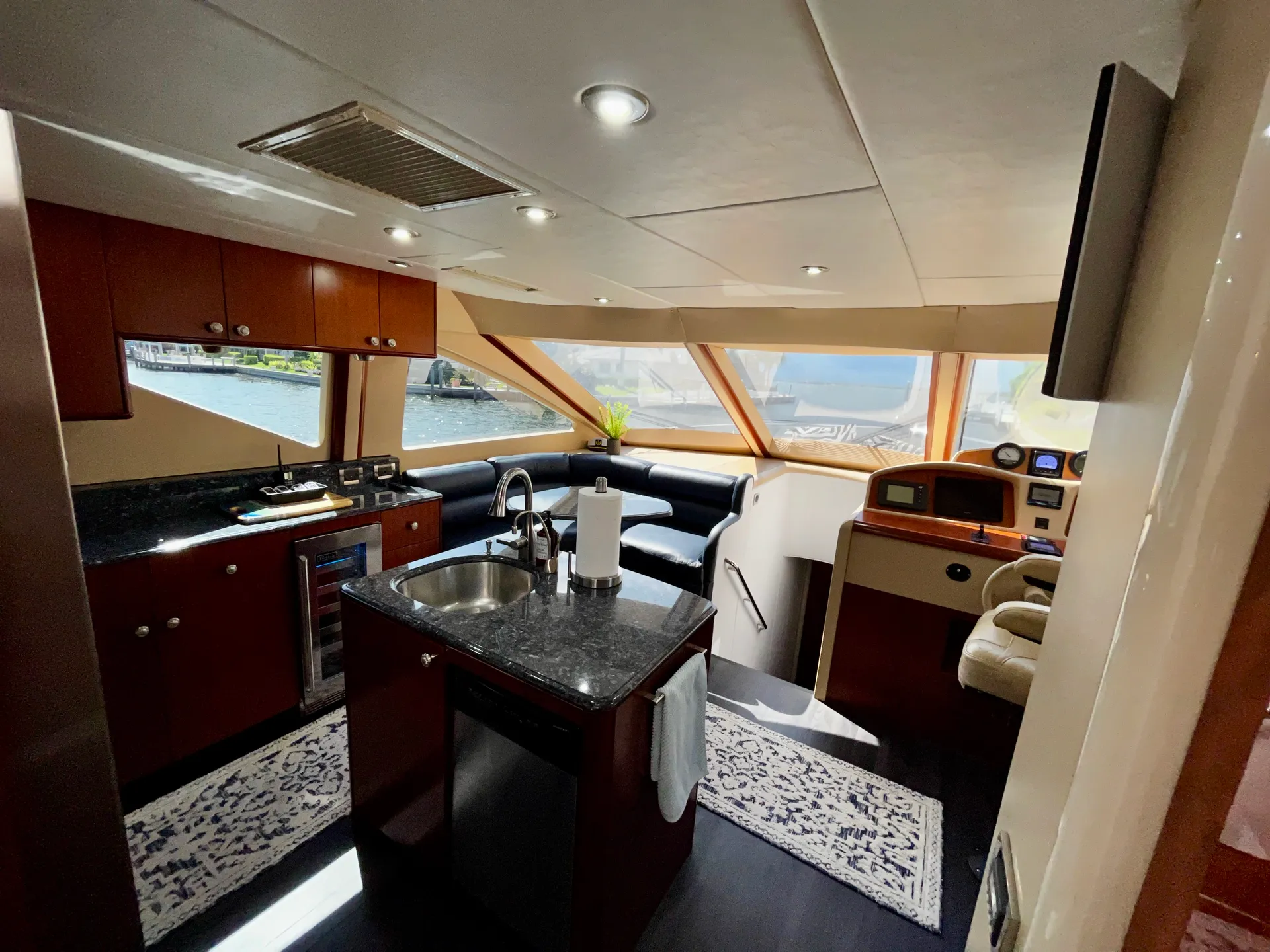 ATHENA: LAZZARA Flybridge Motor Yacht