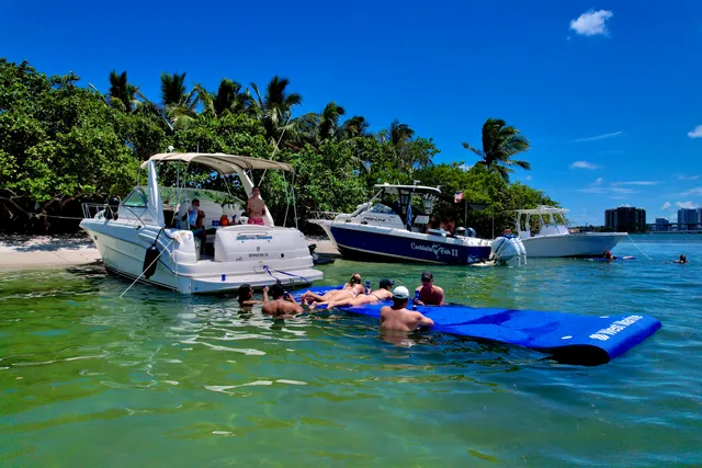 Rent a Sea Ray Boats motor yacht in Sunny Isles Beach, FL near me