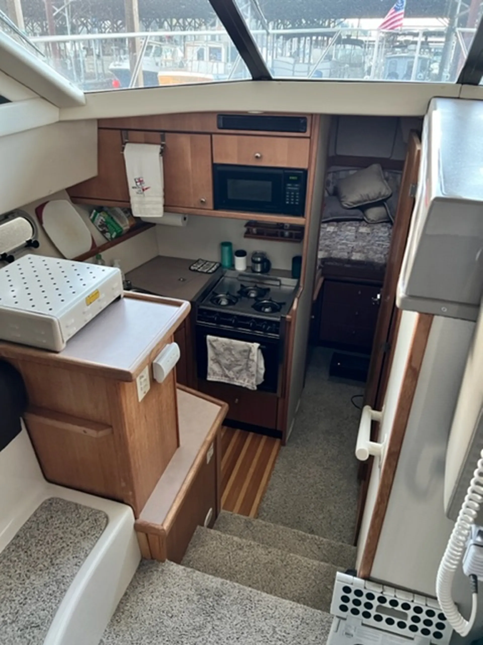 Bayliner 3388 Command Bridge MY in Bellingham, WA — photo 8