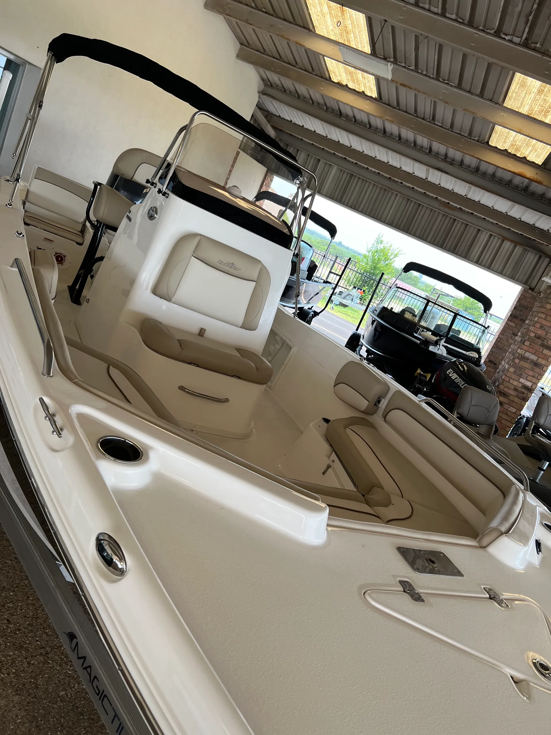 NAUTICSTAR BOATS 211 HYBRID in Hewitt, TX — photo 6