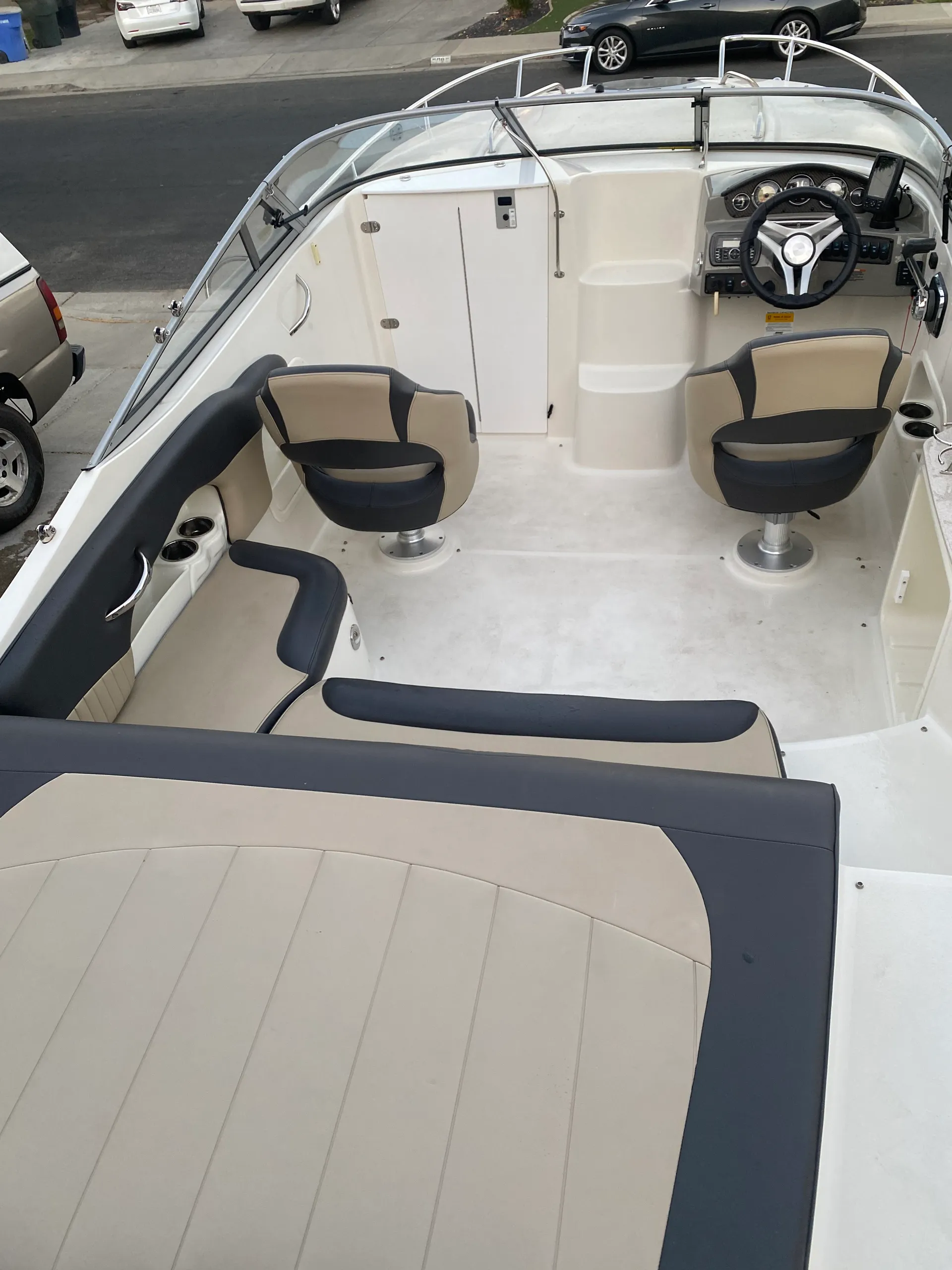 STINGRAY BOATS 235CR CUDDY in Hanford, CA — photo 6