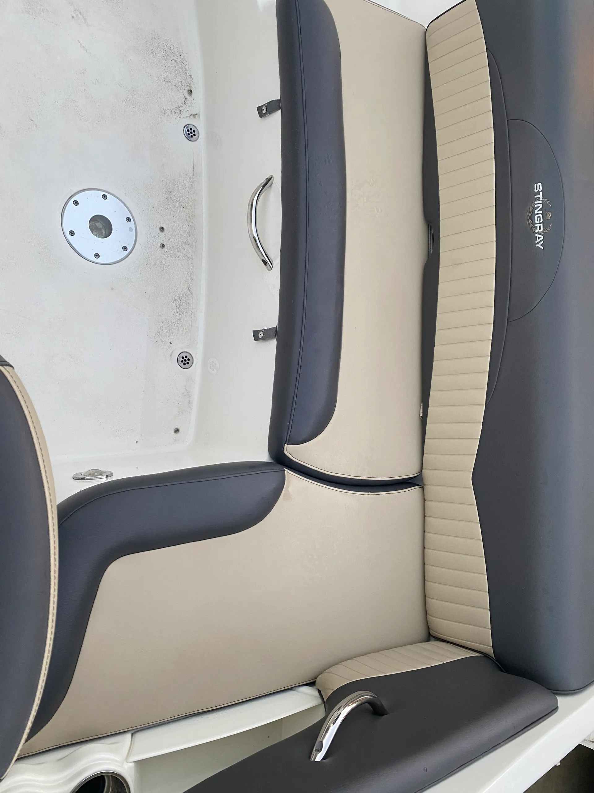 STINGRAY BOATS 235CR CUDDY in Hanford, CA — photo 7