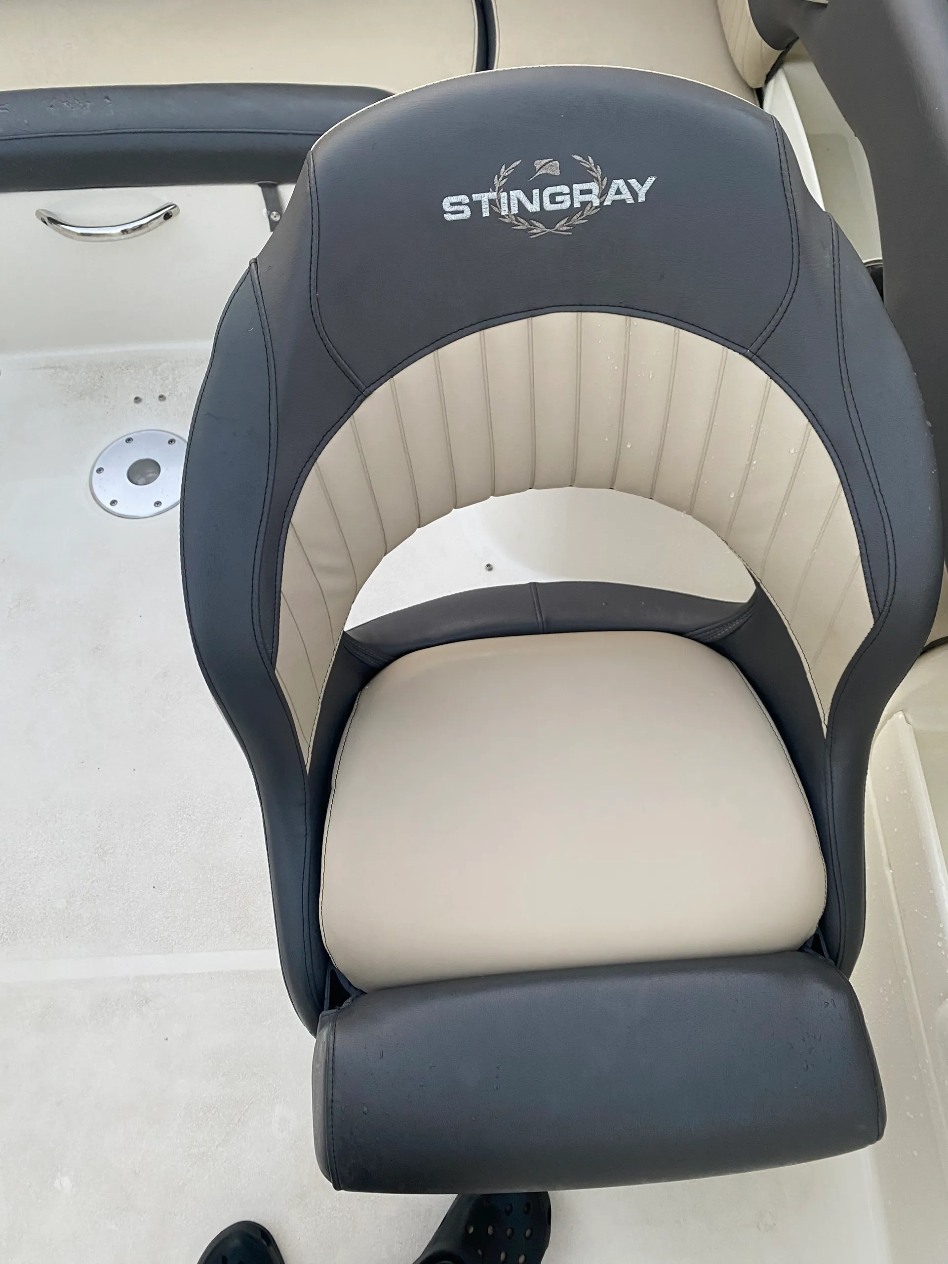 STINGRAY BOATS 235CR CUDDY in Hanford, CA — photo 8