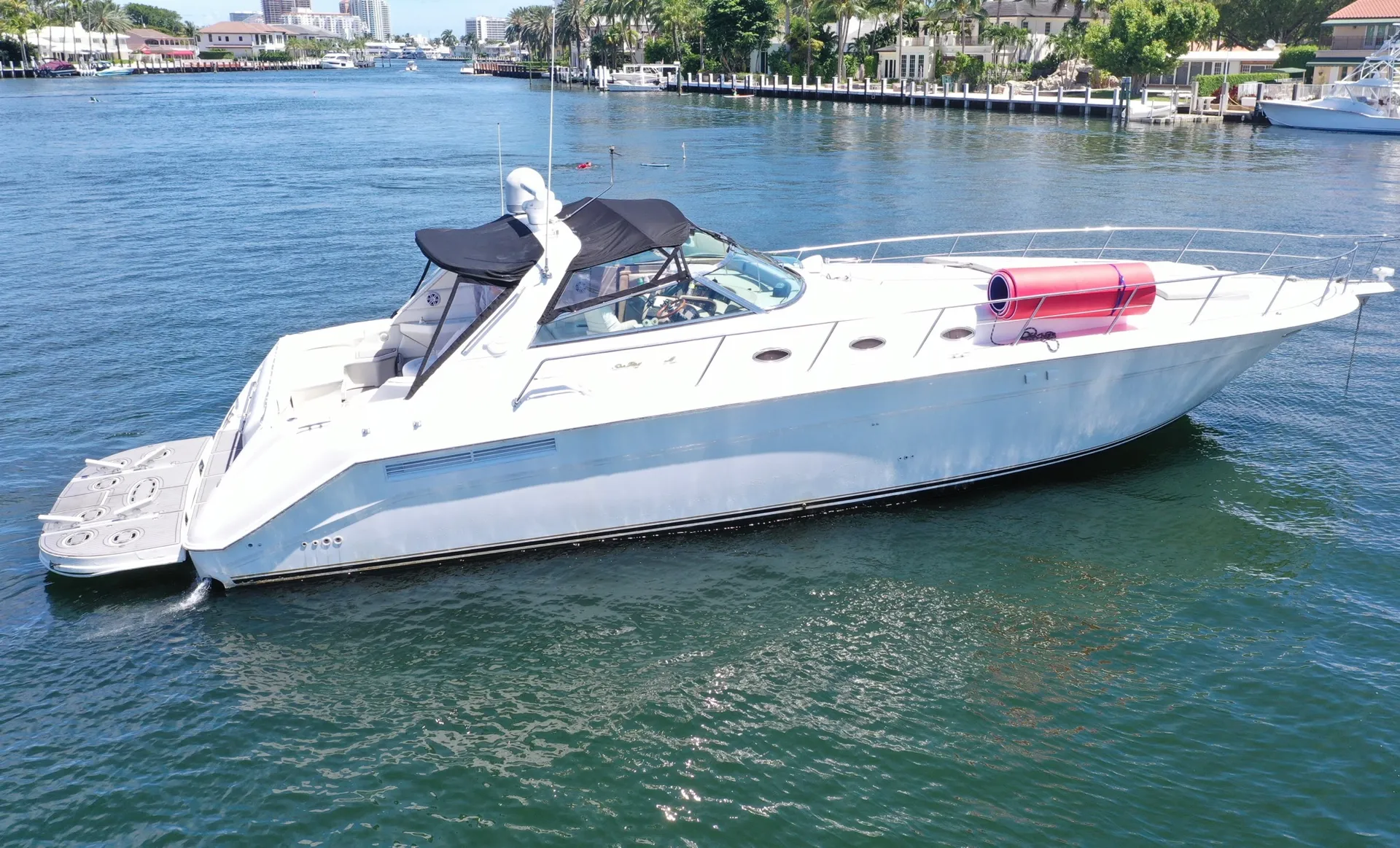 Sea Ray Boats 540 Sundancer in Fort Lauderdale, FL — photo 2