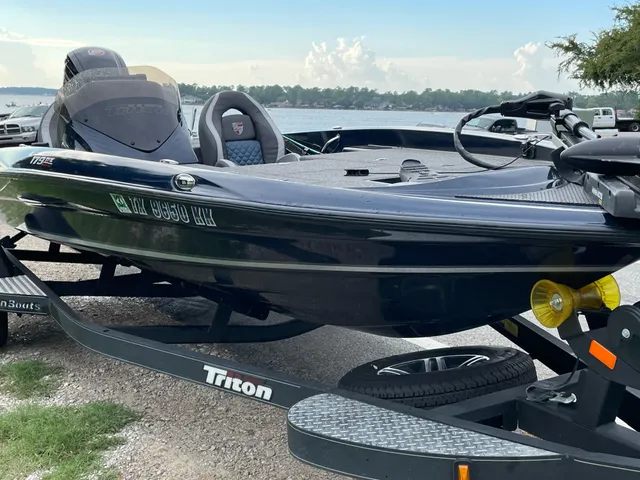 Rent a TRITON (TN) bass boat in Spring, TX near me