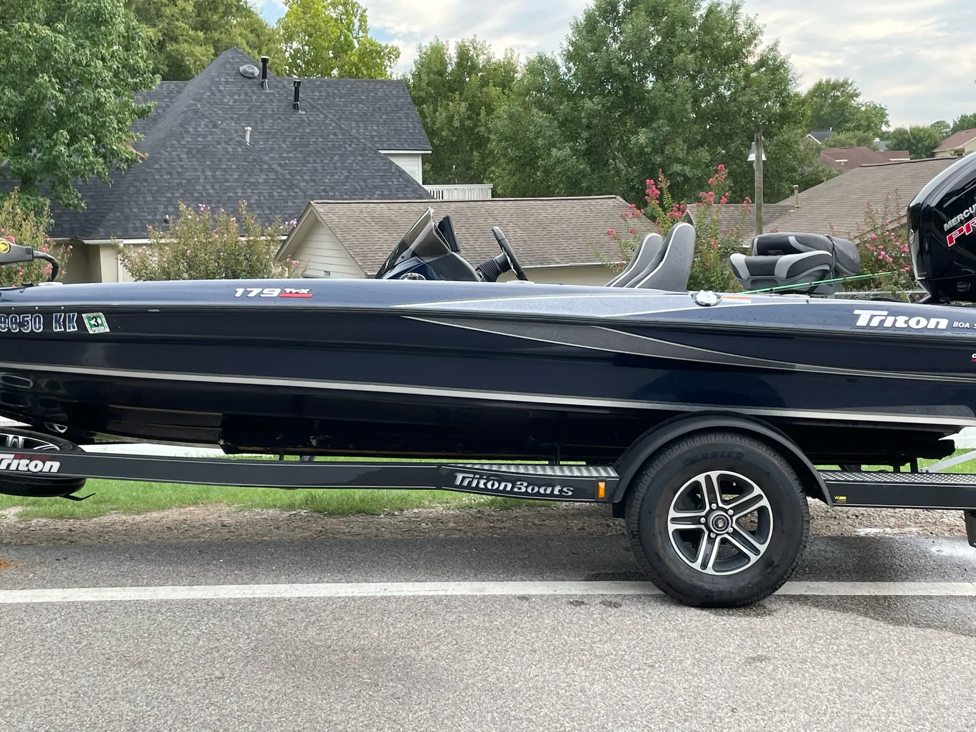 18’ Triton Fishing Boat - Delivery Available and Quick response time!