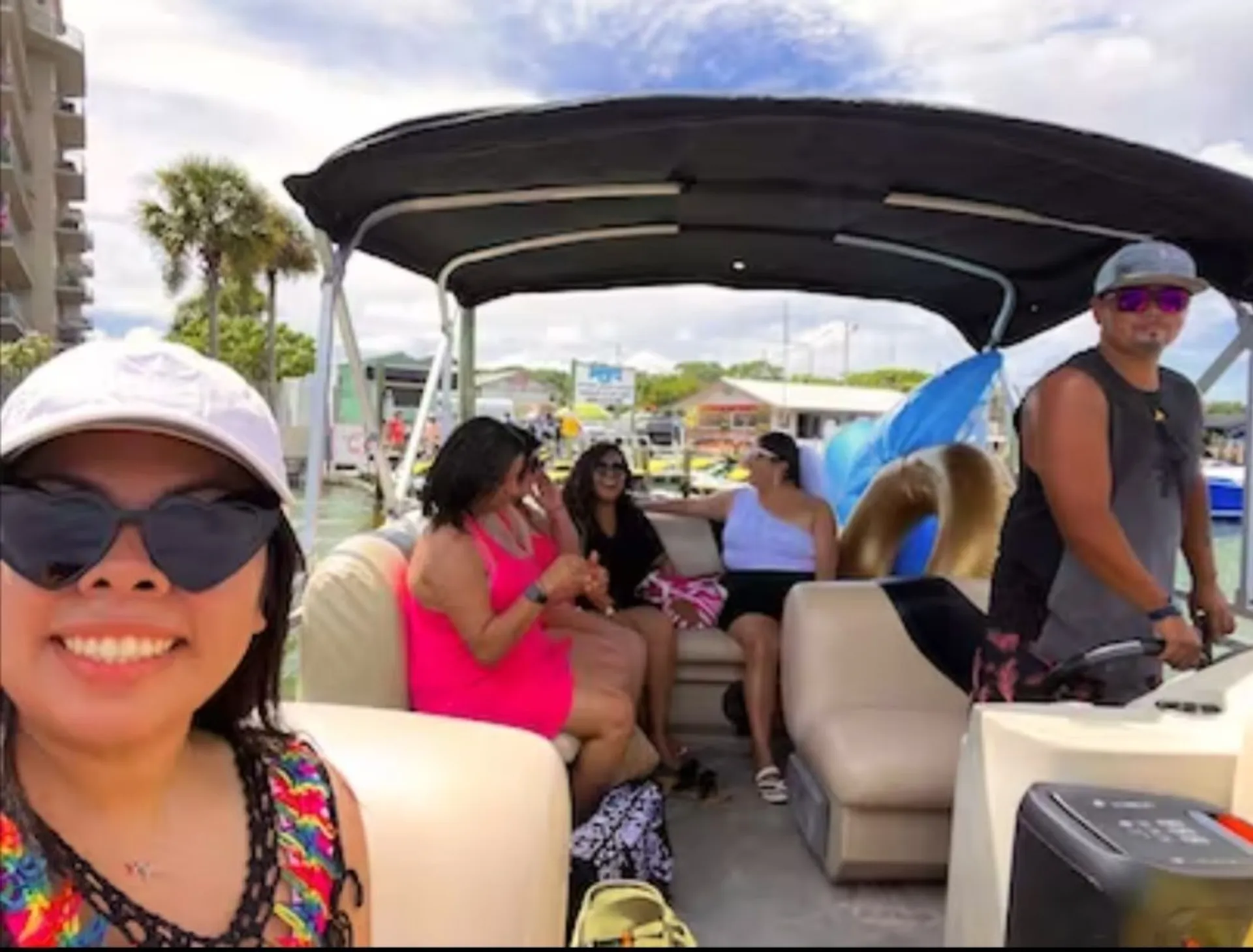 Pontoon Party!! For all gatherings (Paddleboard,Lily Pad, Inflatables)