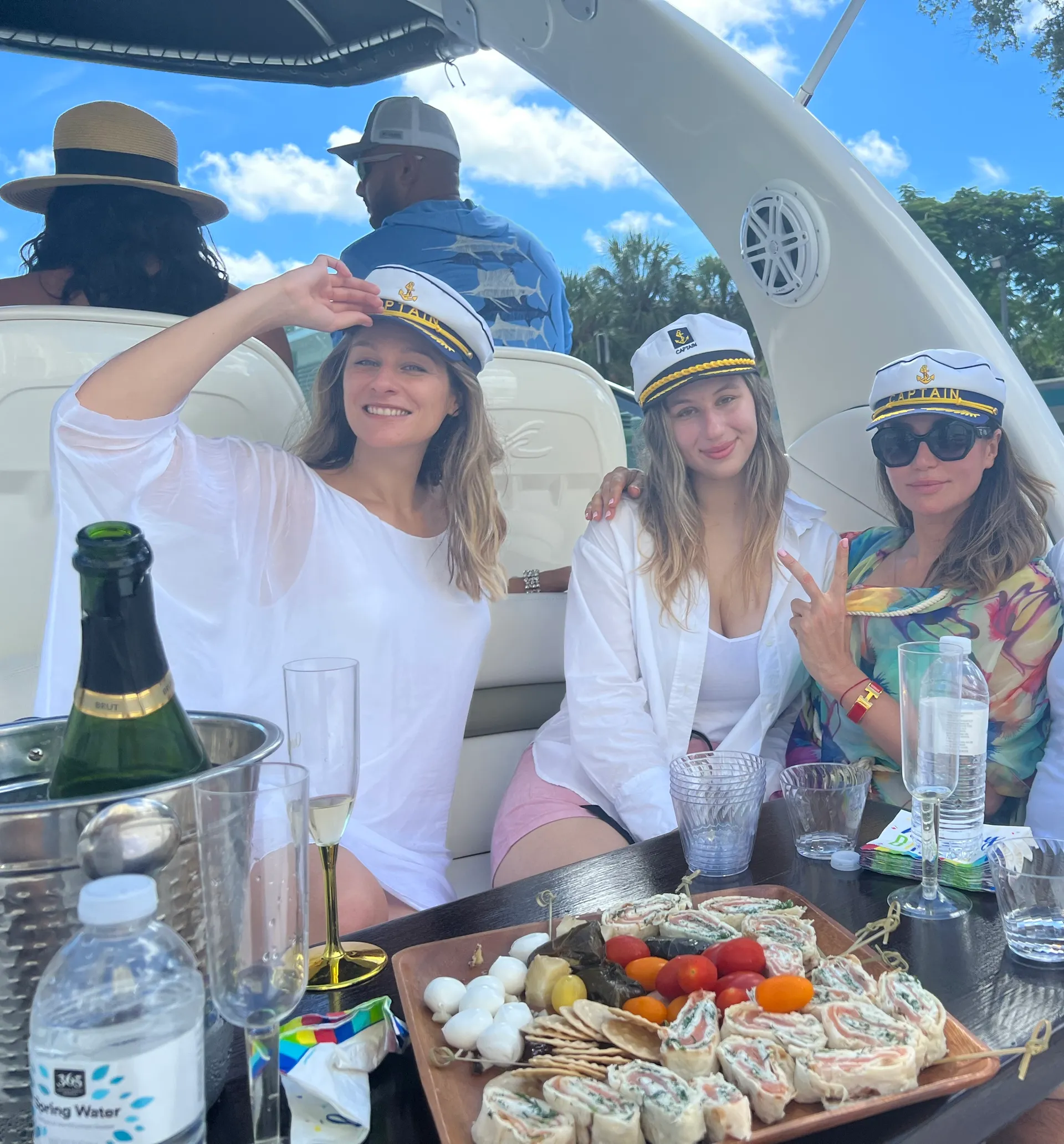 38ft Sea Ray Sundancer Yacht in FORT LAUDERDALE !!