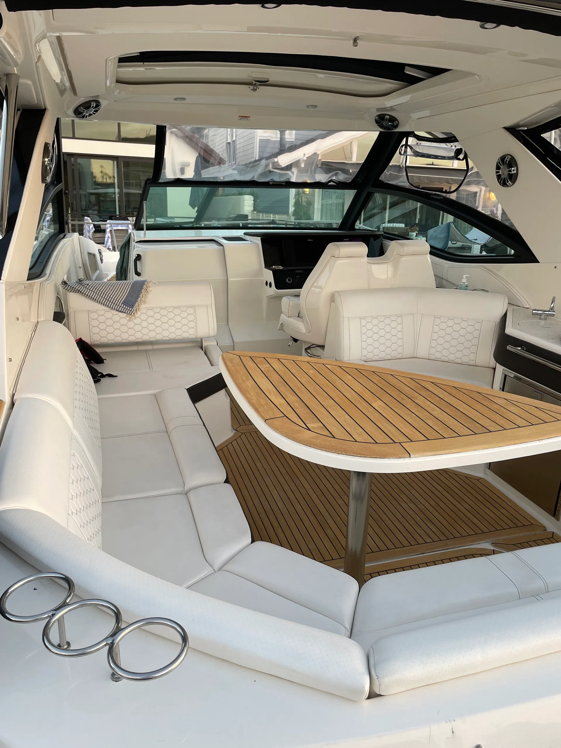 320 Sea Ray Sundancer in San Diego, CA — photo 2