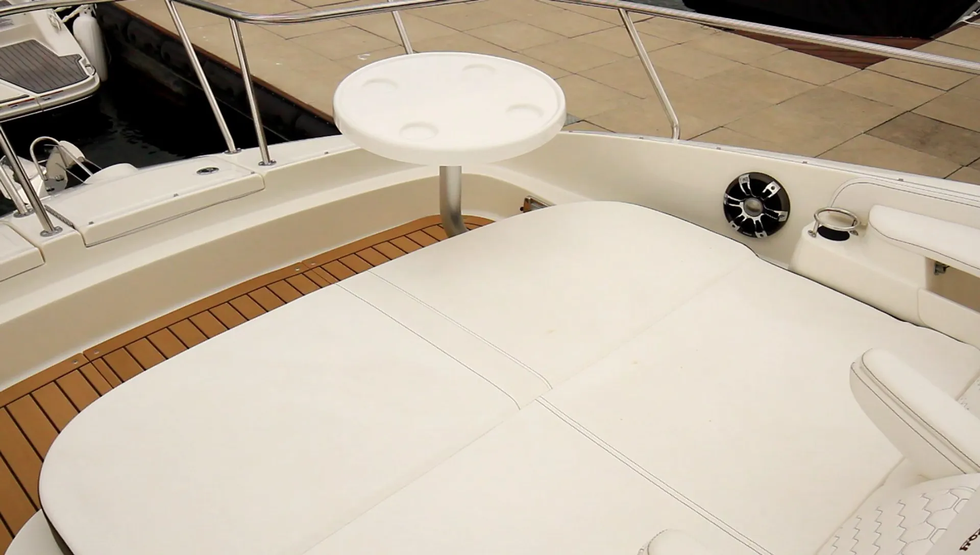 320 Sea Ray Sundancer in San Diego, CA — photo 6