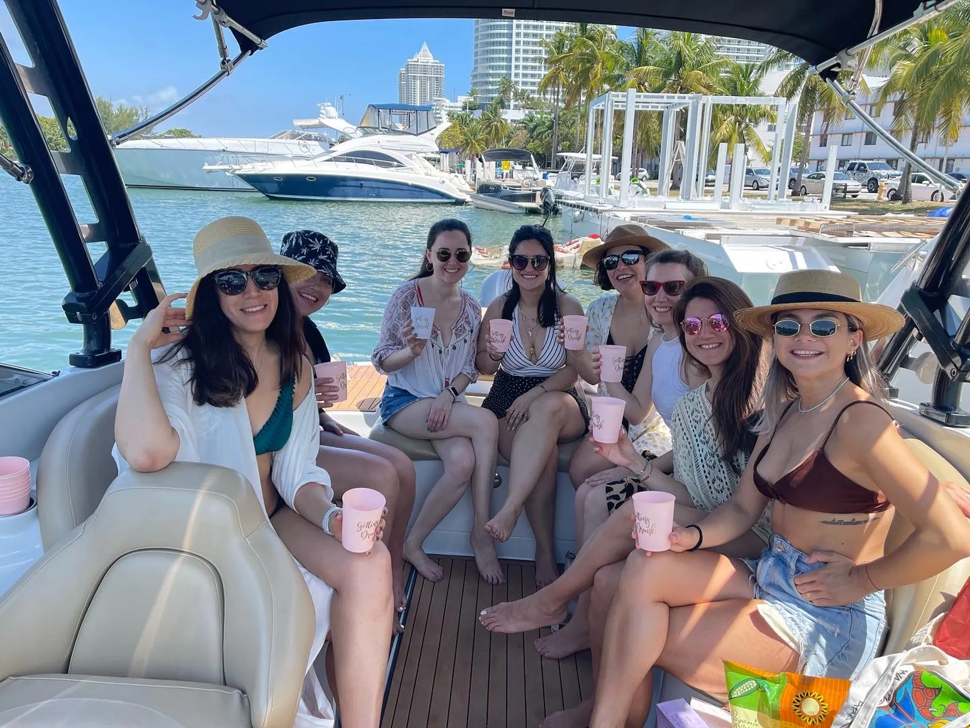 1 HOUR FREE  Spectacular Sandbar / Skyline Miami Boat Tour -