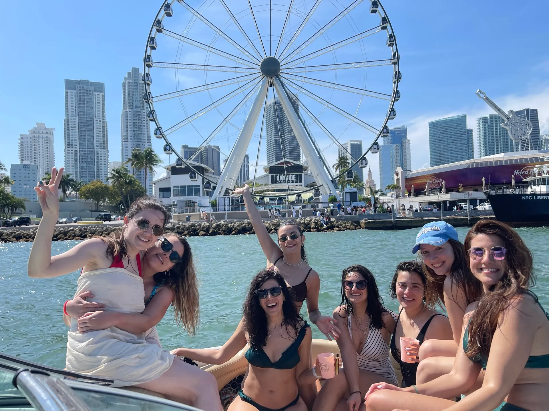 1 HOUR FREE  Spectacular Sandbar / Skyline Miami Boat Tour -