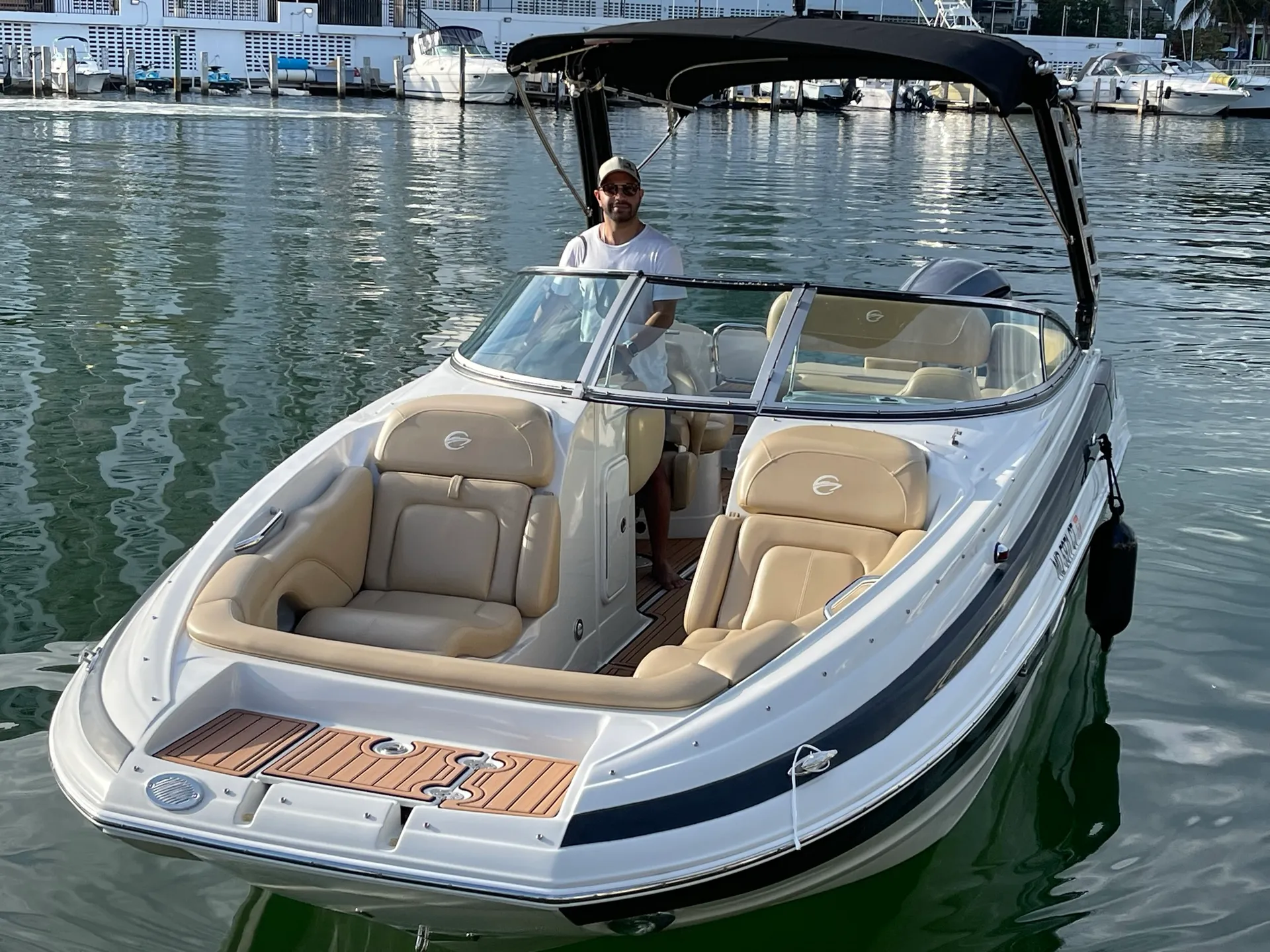 1 HOUR FREE  Spectacular Sandbar / Skyline Miami Boat Tour -