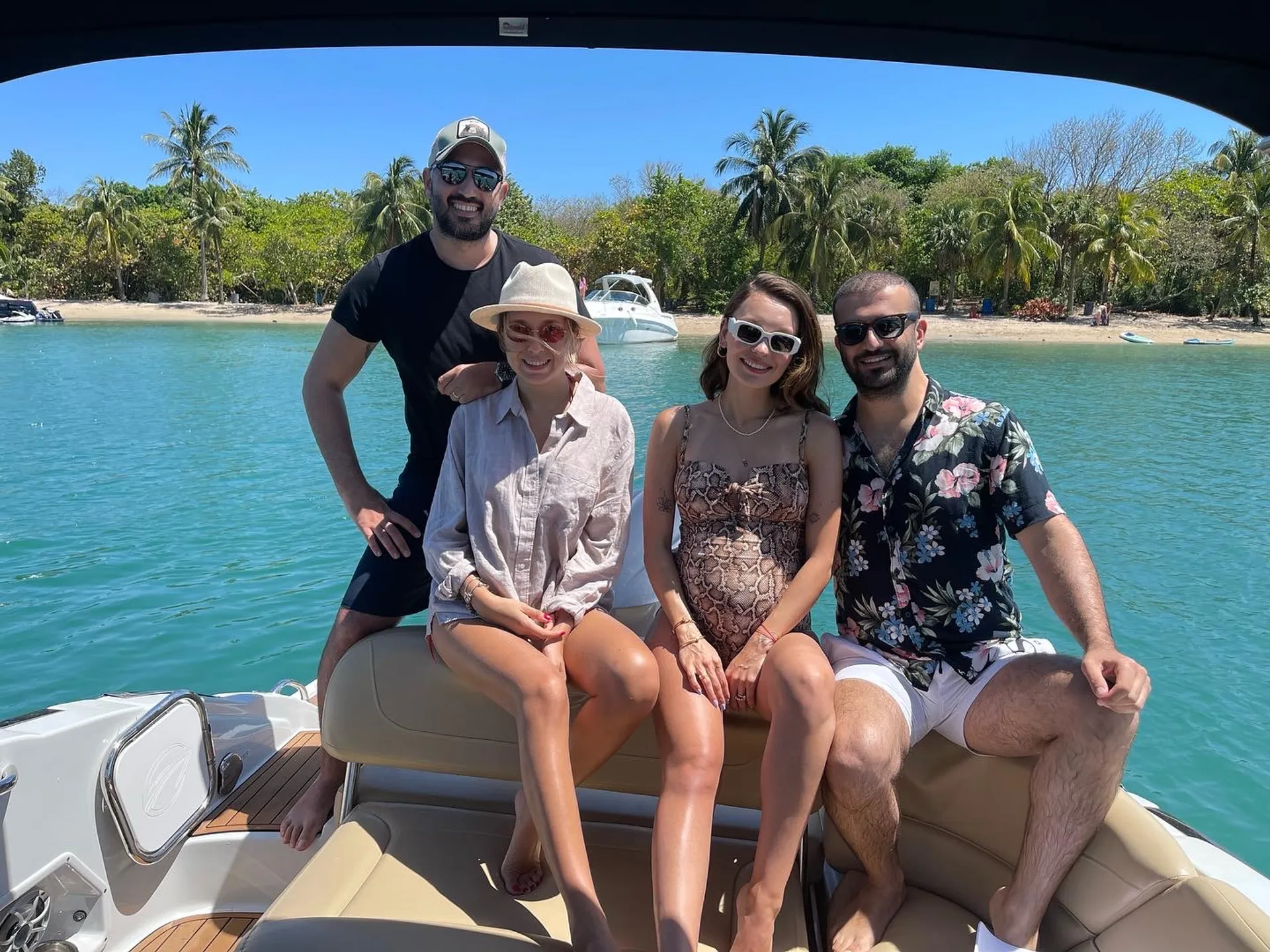 1 HOUR FREE  Spectacular Sandbar / Skyline Miami Boat Tour -