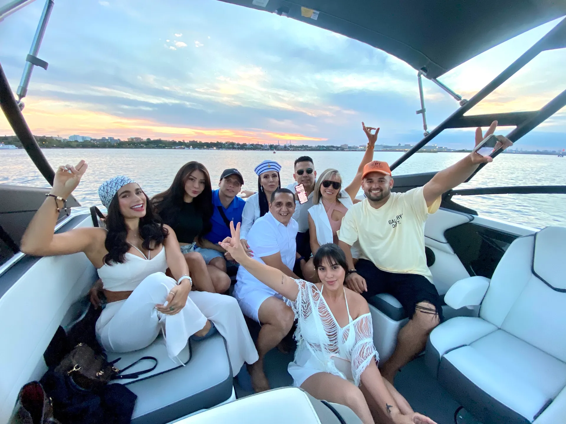 2024 Brand new 25ft Yamaha Jet Boat For Rent!