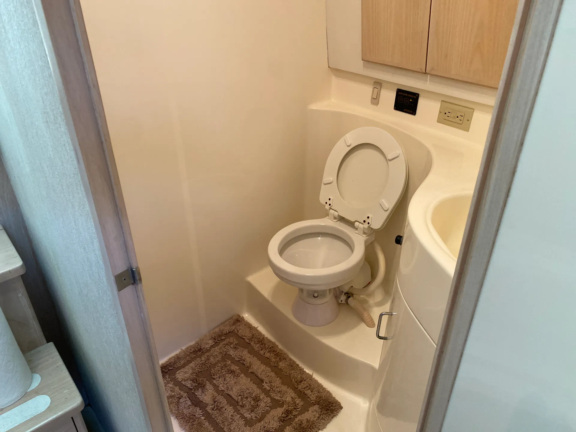 Henriques Yachts 35 Express in Highlands, NJ — photo 10