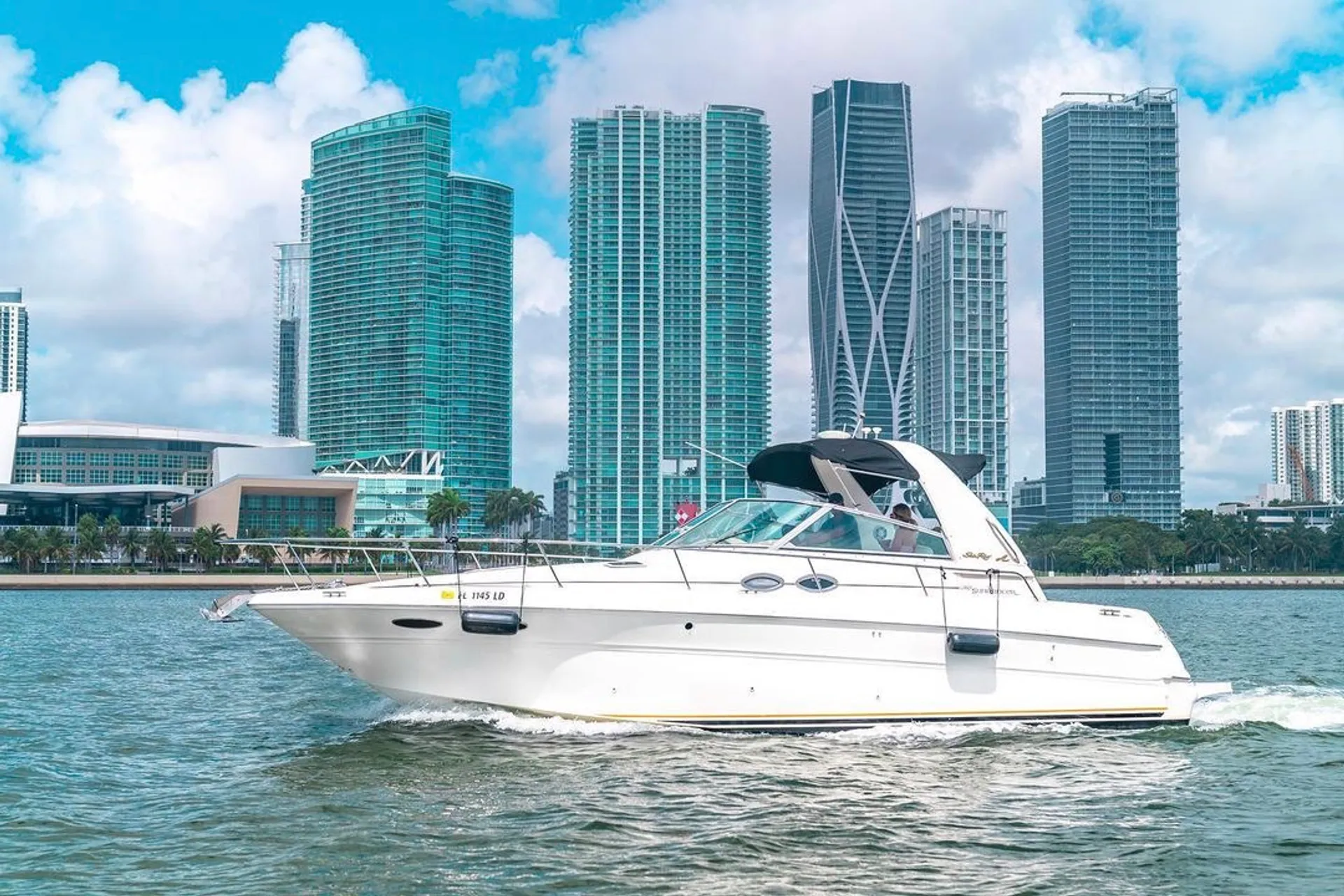 Sea Ray Boats 310 Sundancer in Miami, FL — photo 3