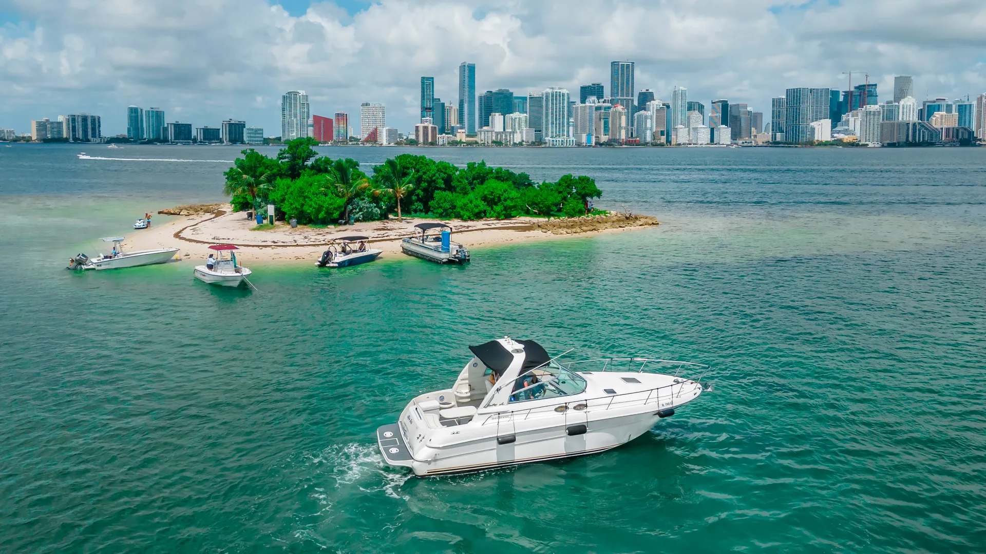Sea Ray Boats 310 Sundancer in Miami, FL — photo 5