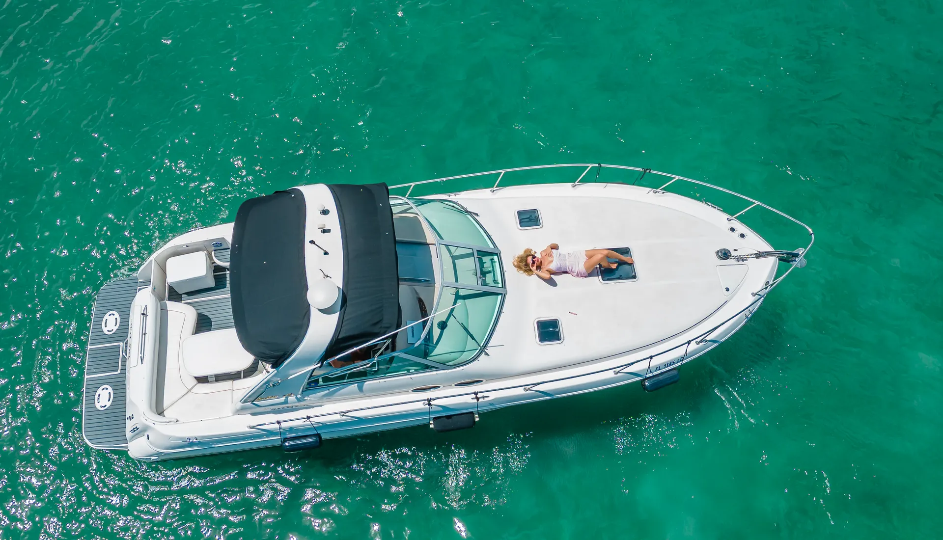 Sea Ray Boats 310 Sundancer in Miami, FL — photo 6