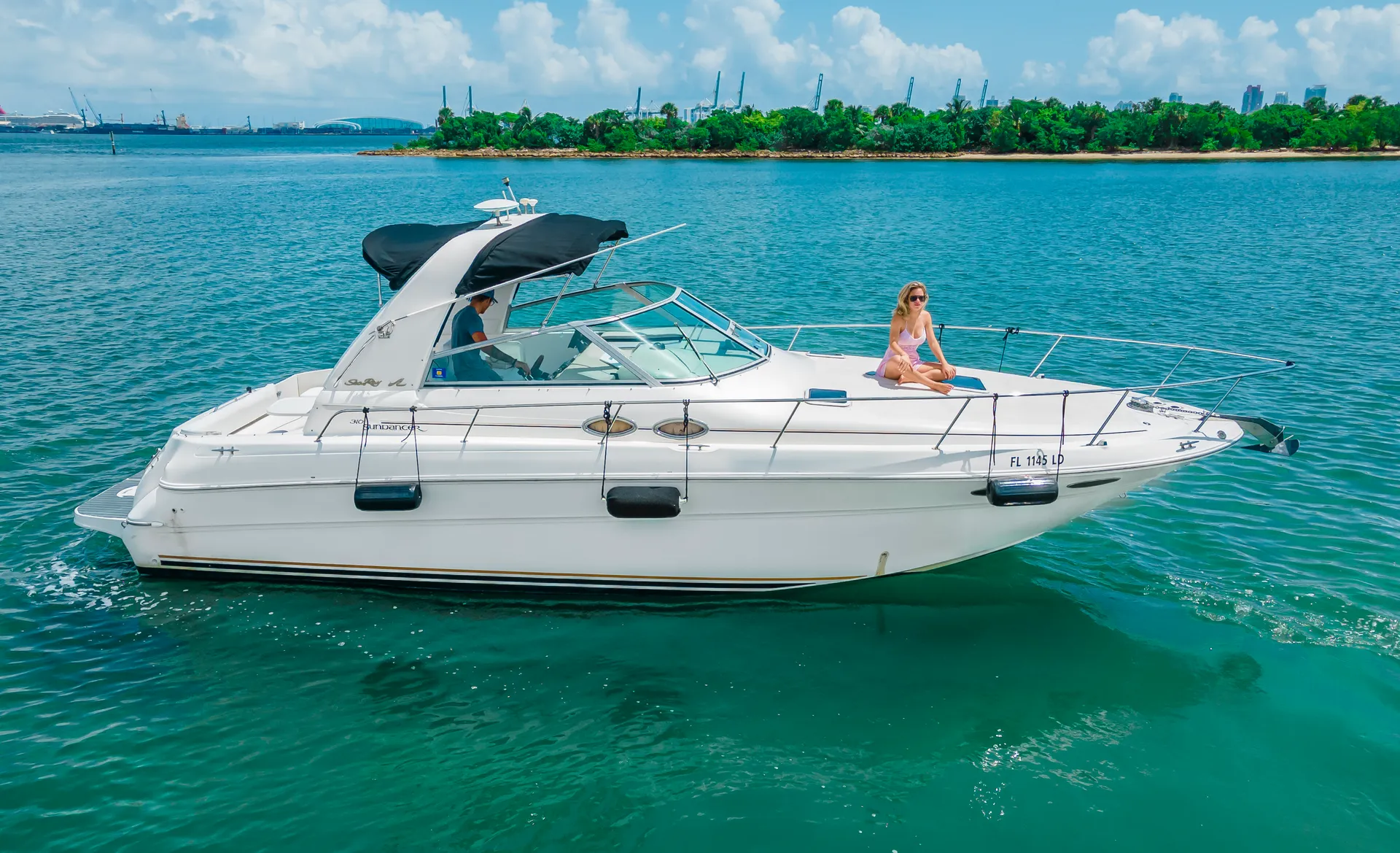 Sea Ray Boats 310 Sundancer in Miami, FL — photo 9