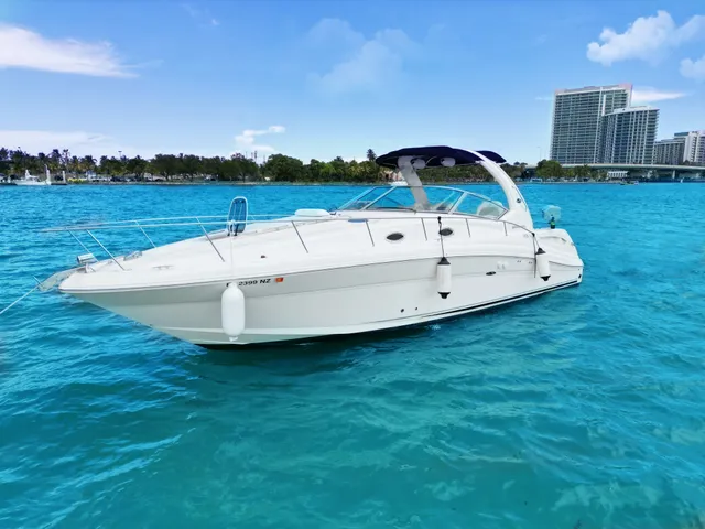 Rent a Sea Ray Boats motor yacht in Fort Lauderdale, FL near me