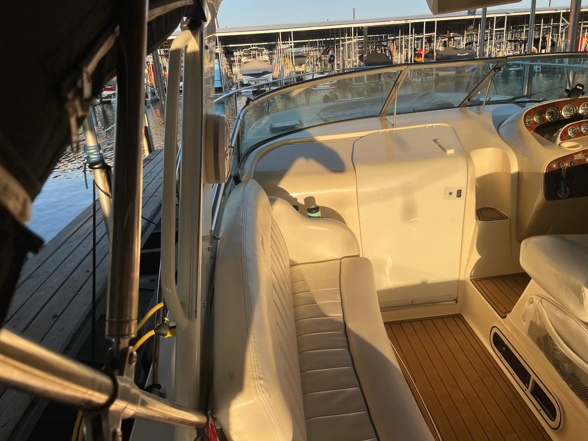Rinker Boats 340 Fiesta Vee in Lewisville, TX — photo 6