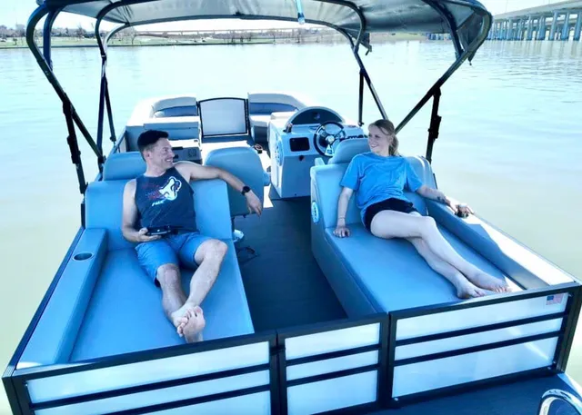 Rent a Massimimo marine pontoon in Fort Worth, TX near me