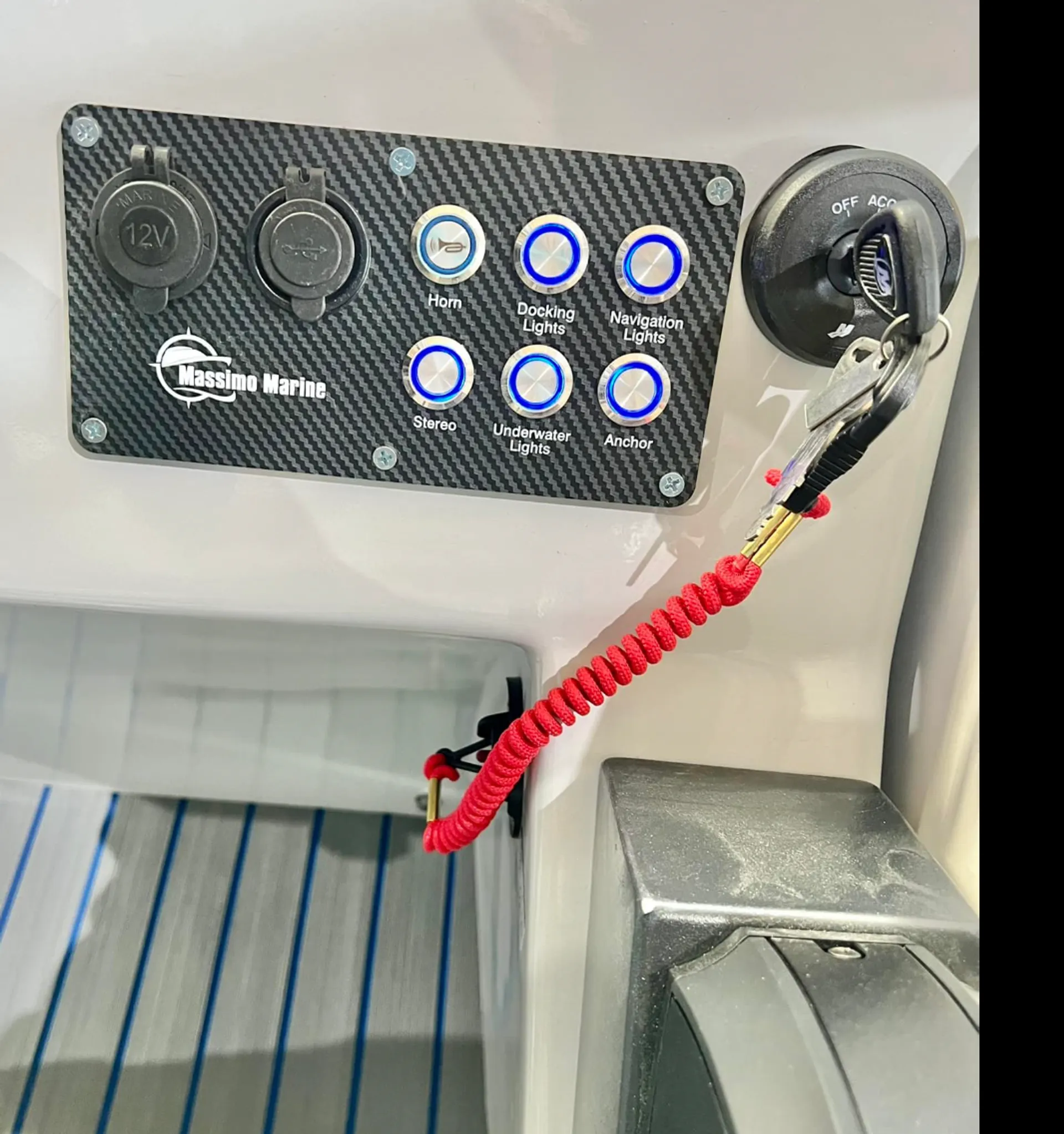 "Ultimate Sound Experience: Spacious Luxury Pontoon with Loud Audio"