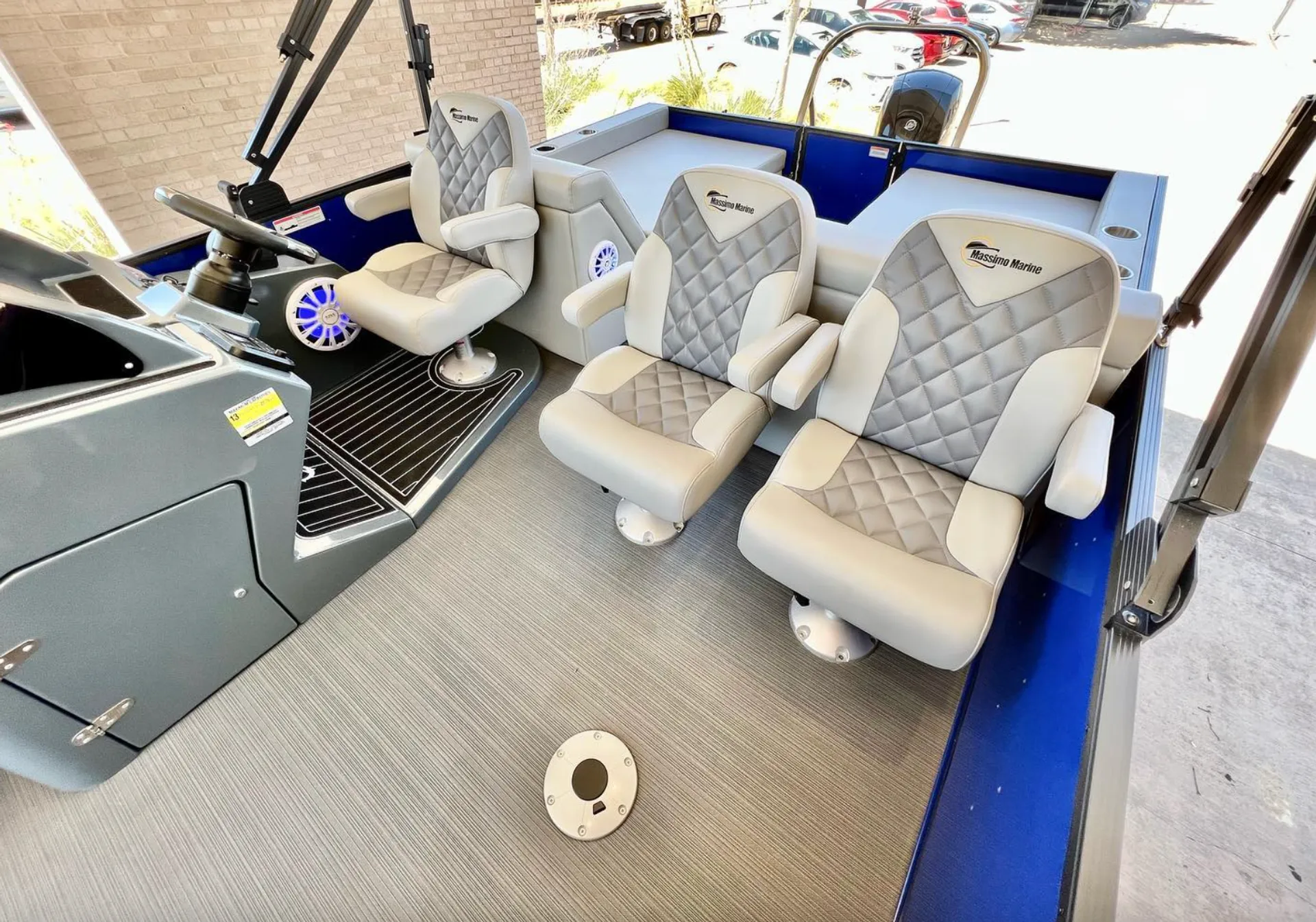 "Ultimate Sound Experience: Spacious Luxury Pontoon with Loud Audio"