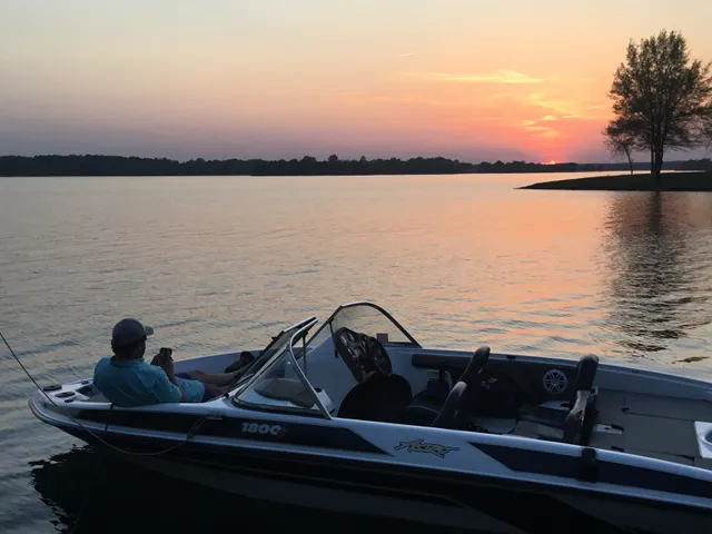 Rent a Astro Boats fish and ski in Bumpass, VA near me