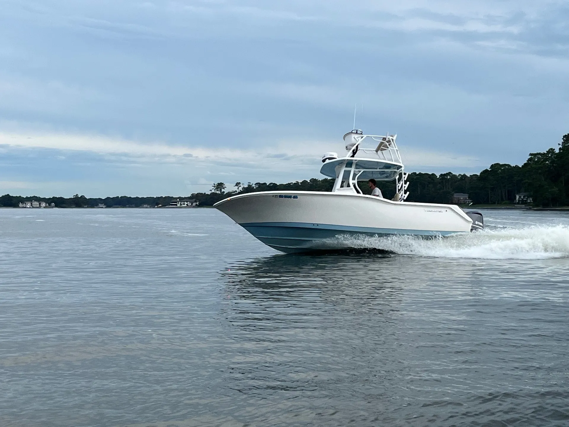 Tidewater 252 cc Adventure with tower