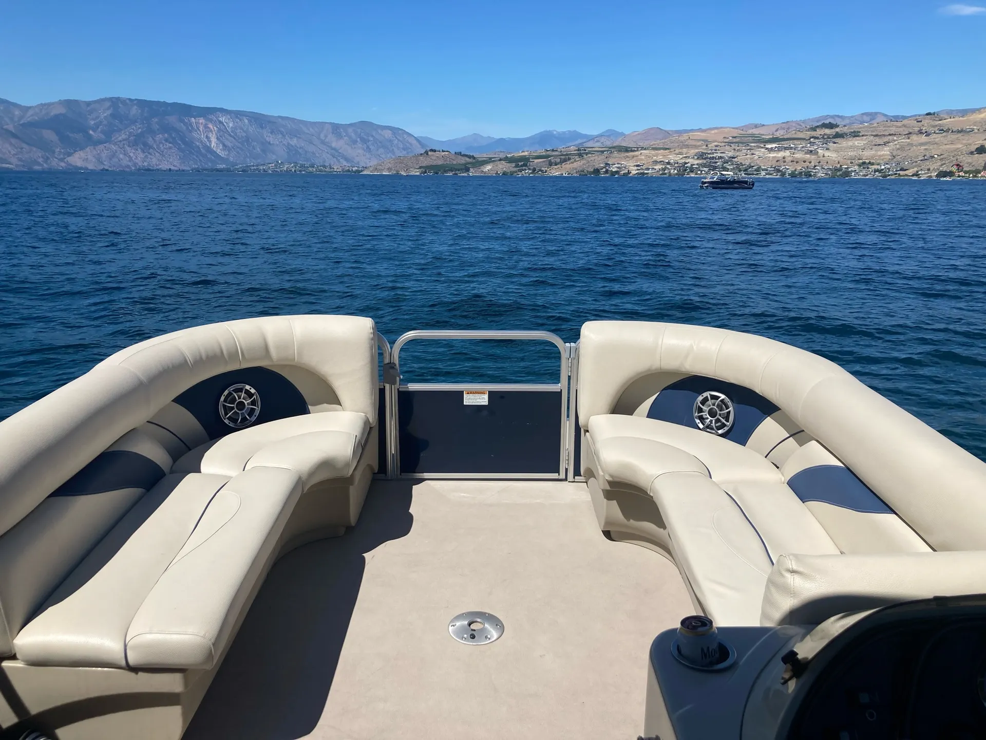 Sunchaser By Smoker Craft 8524 Cruise 25 in Chelan, WA — photo 3