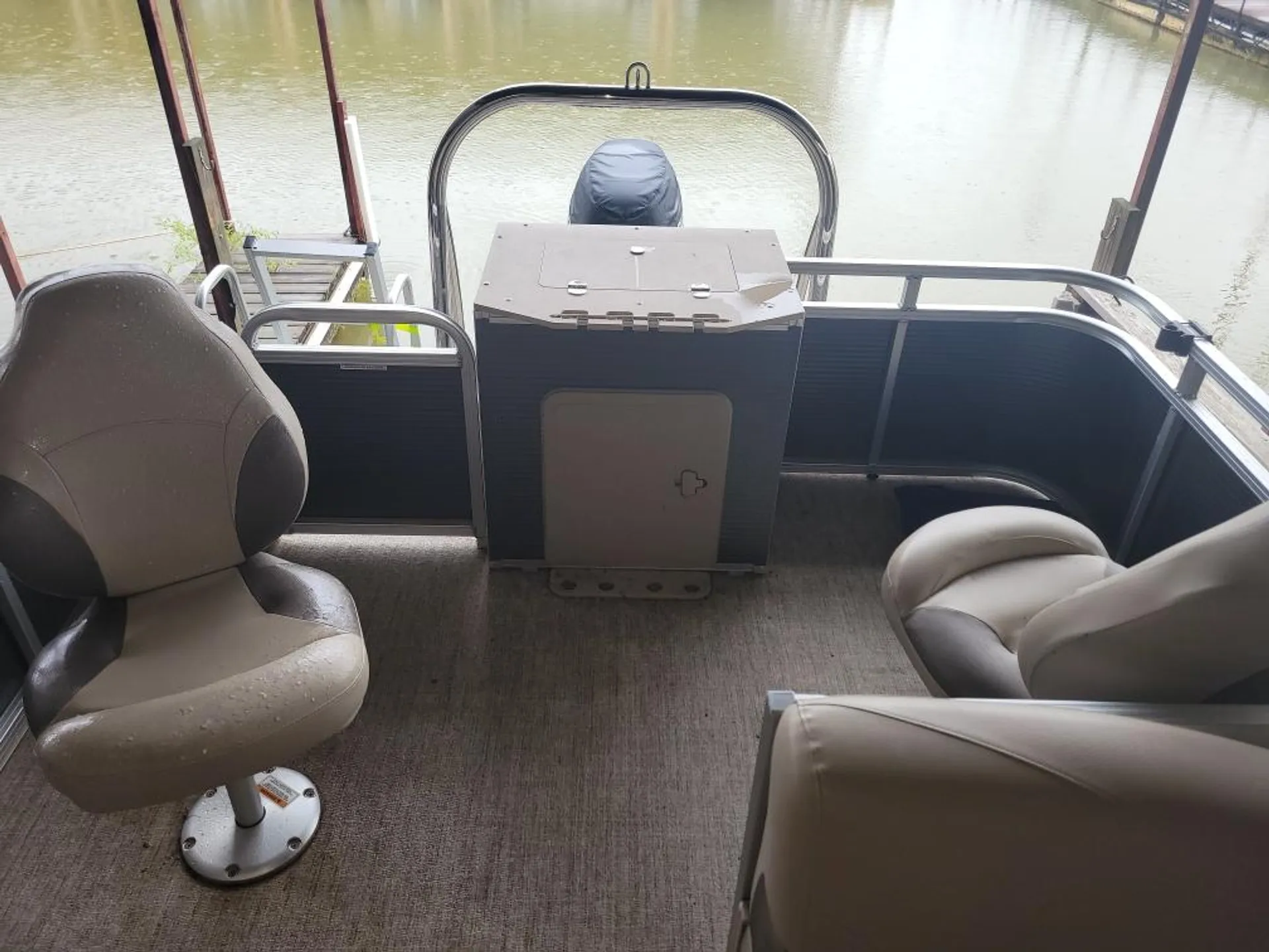 2021 Avalon Venture Tritoon w/ Live Well