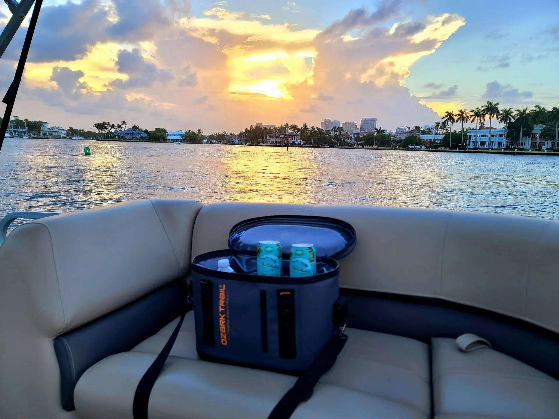 SUN TRACKER PARTY BARGE 18 DLX in Fort Lauderdale, FL — photo 2