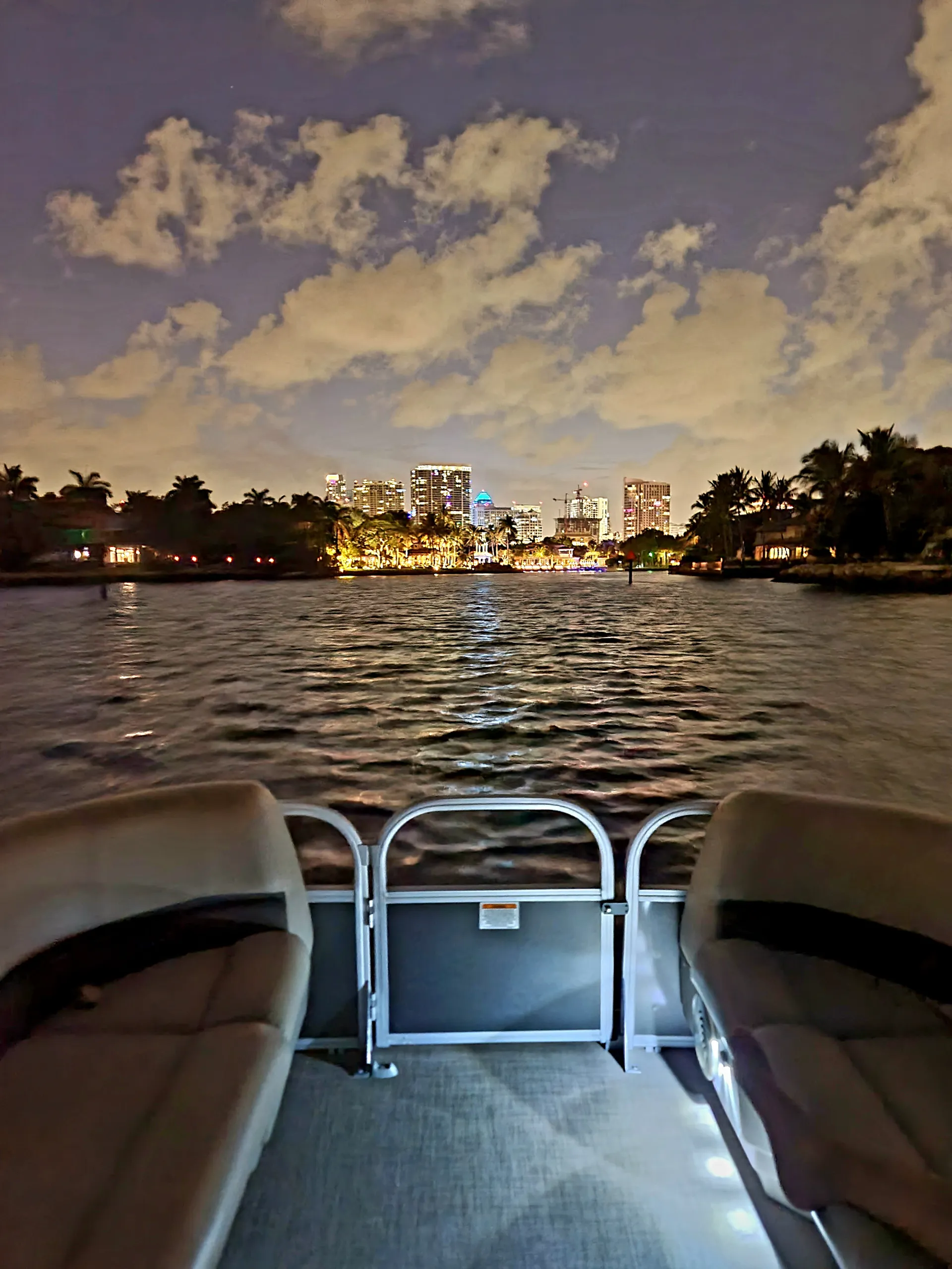 SUN TRACKER PARTY BARGE 18 DLX in Fort Lauderdale, FL — photo 5