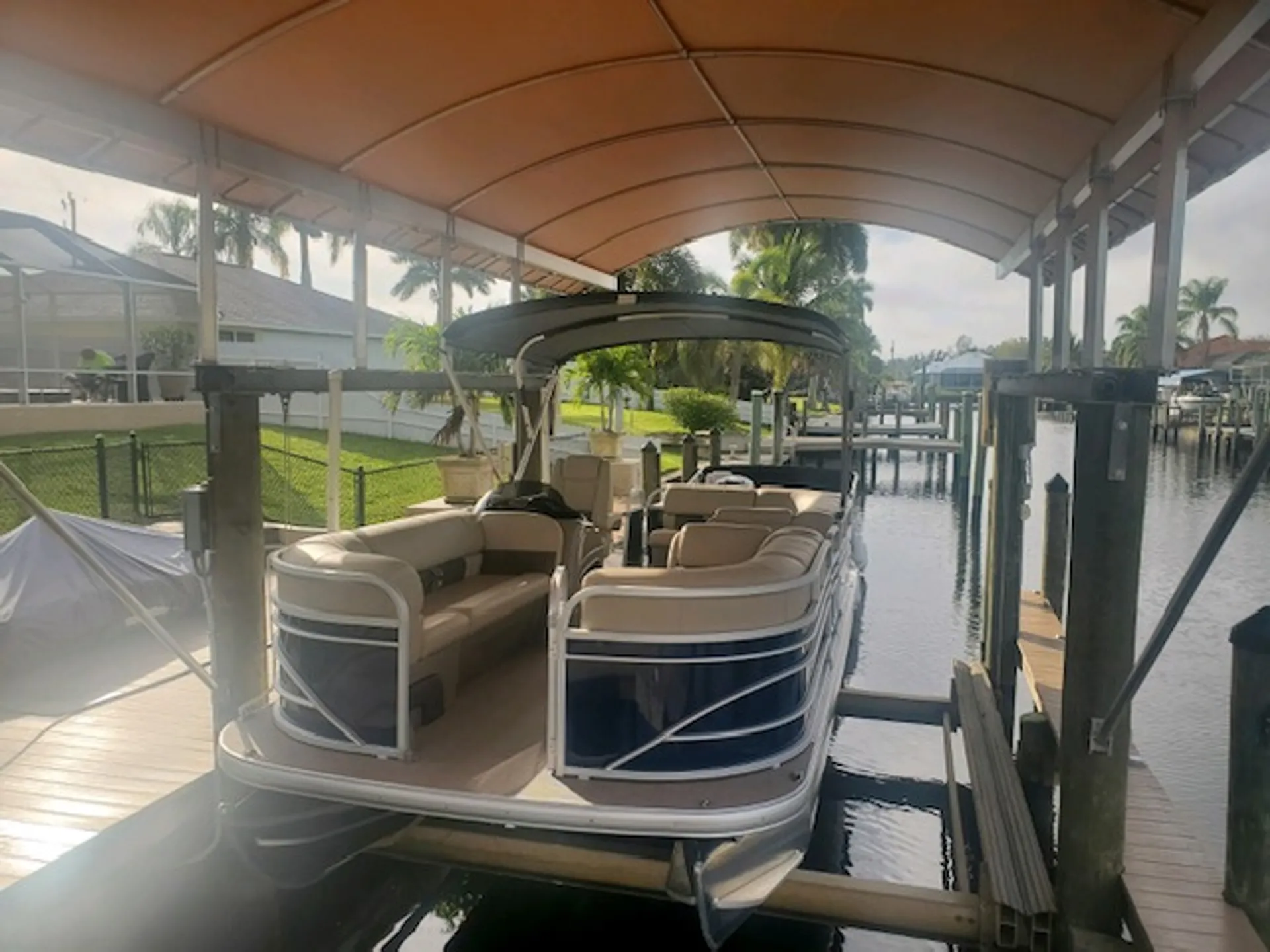 SUN TRACKER PARTY BARGE 20 DLX in Punta Gorda, FL — photo 2