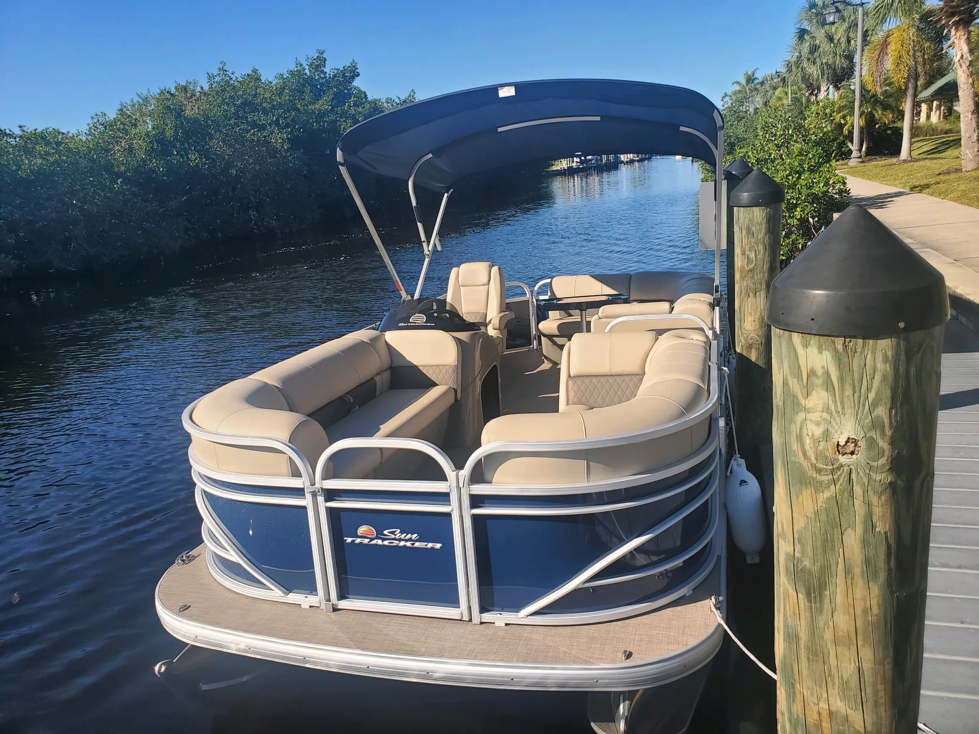 SUN TRACKER PARTY BARGE 20 DLX in Punta Gorda, FL — photo 2