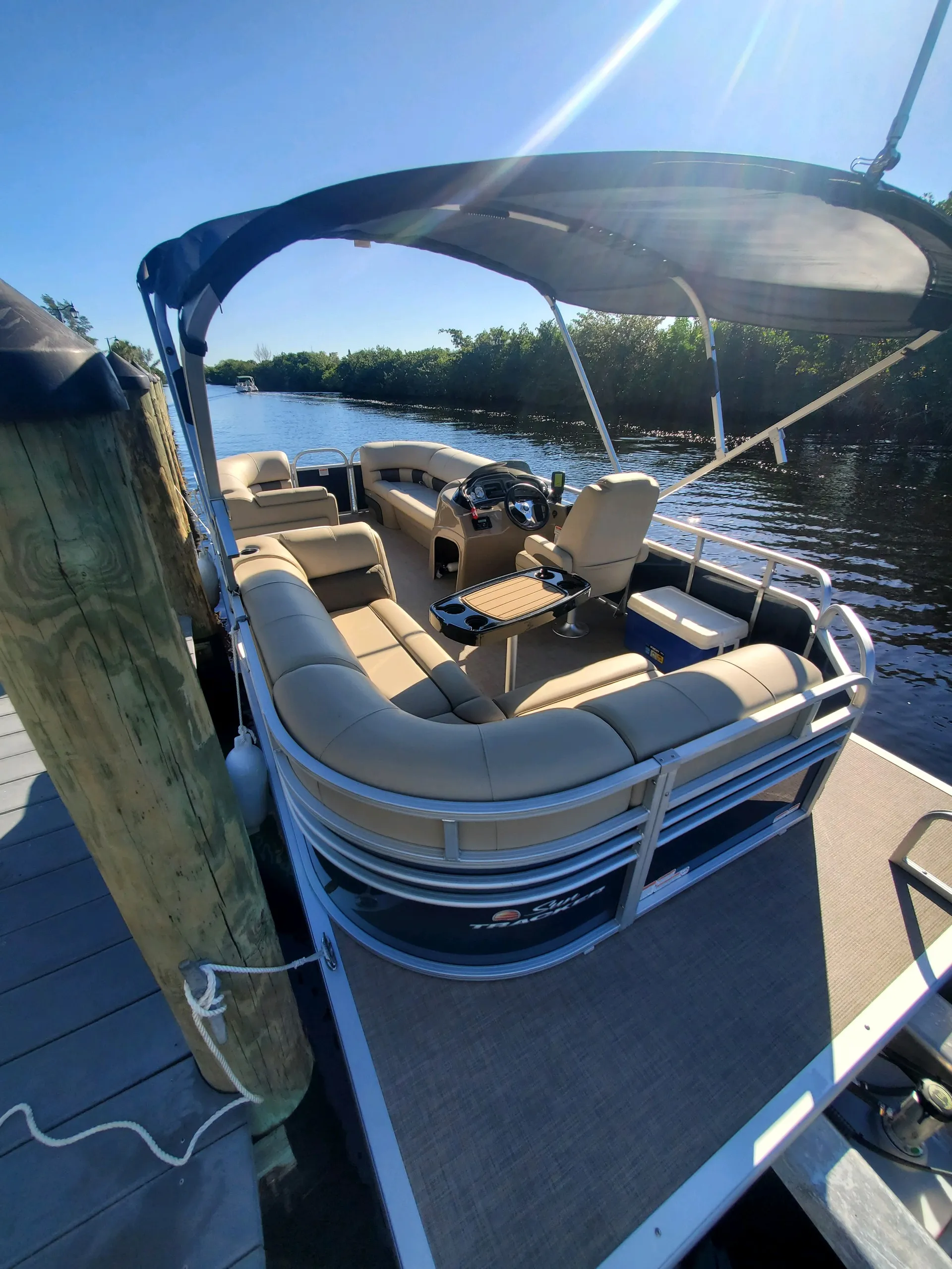 SUN TRACKER PARTY BARGE 20 DLX in Punta Gorda, FL — photo 3