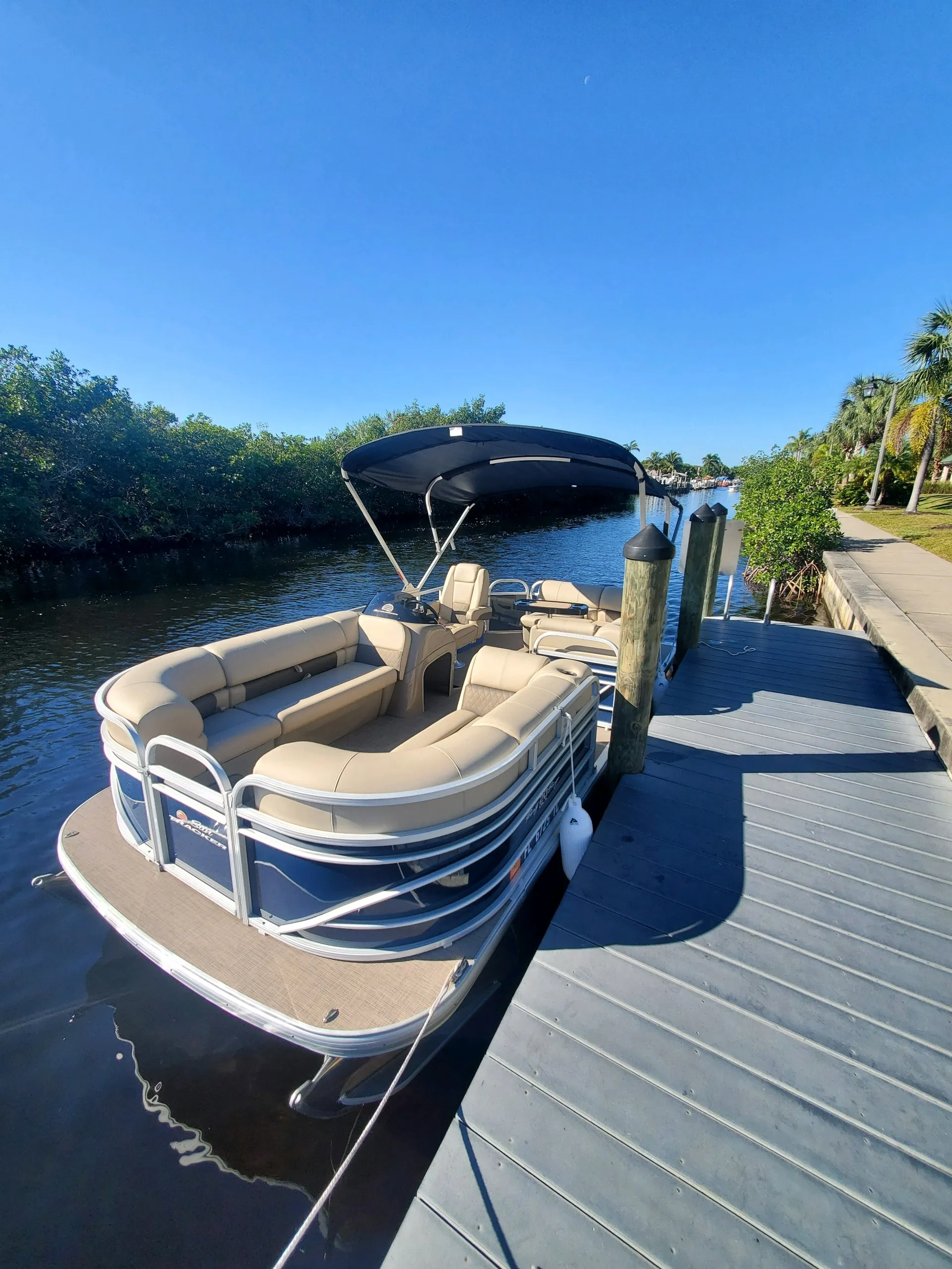 SUN TRACKER PARTY BARGE 20 DLX in Punta Gorda, FL — photo 6